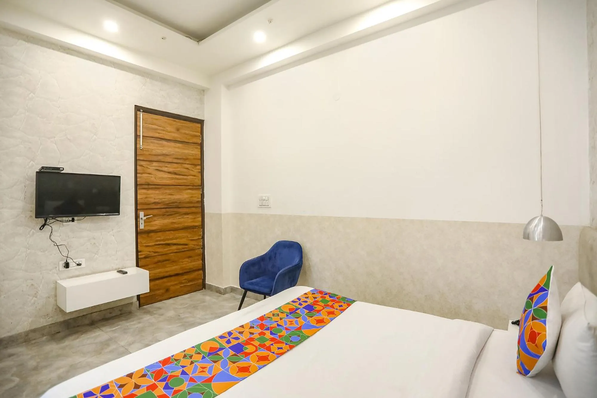 Bed in FabHotel F9 Sector 19