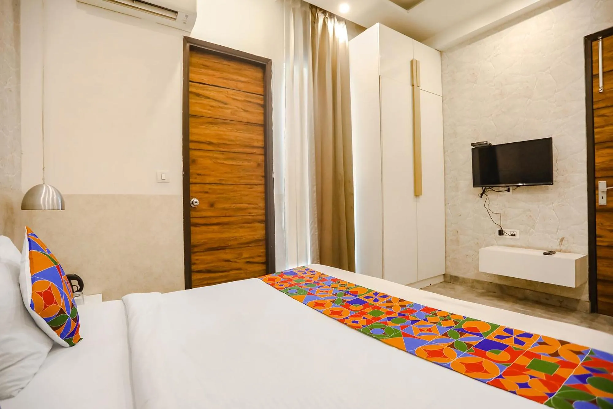 Bed in FabHotel F9 Sector 19