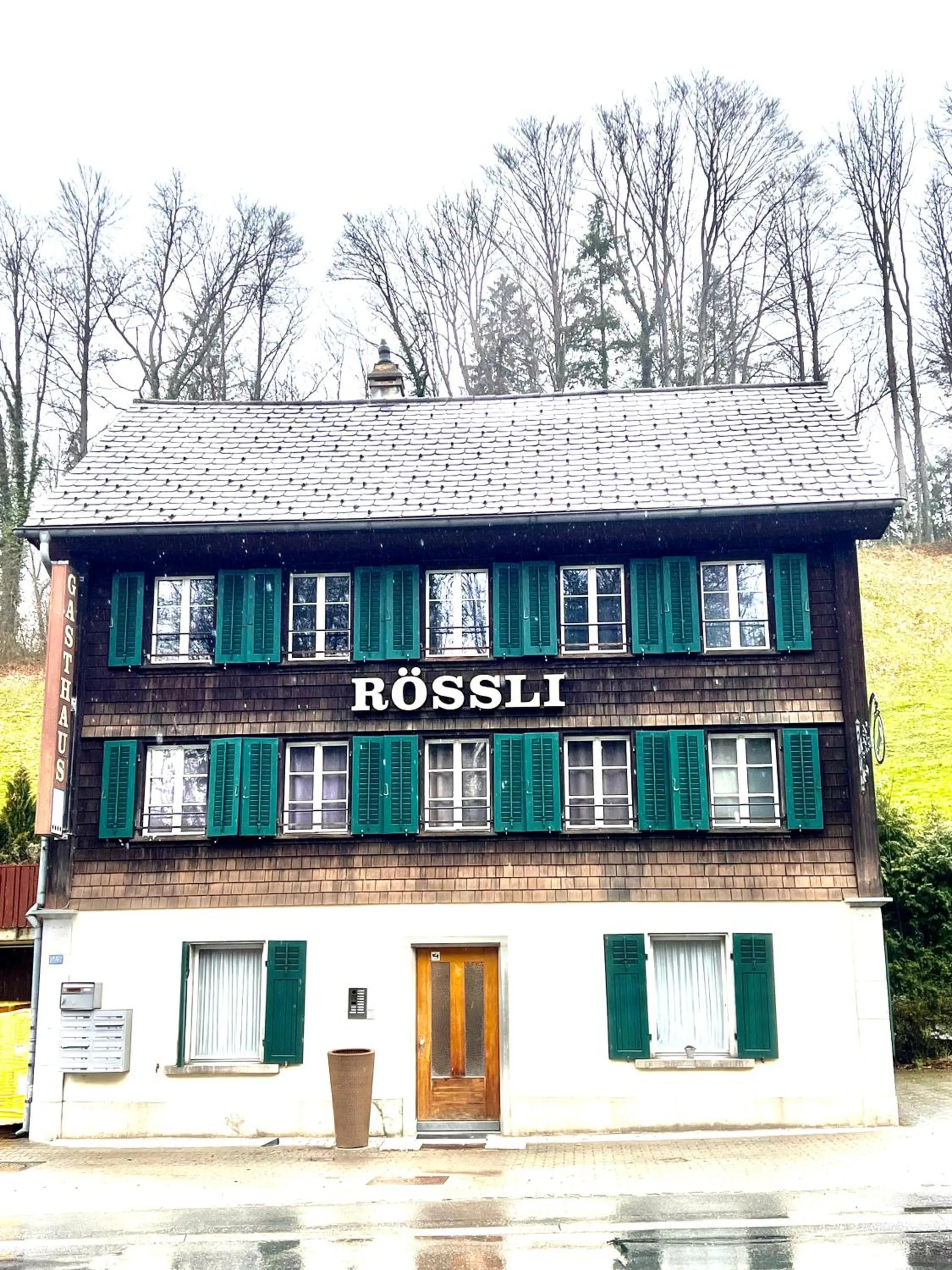 Property building in Rössli Self Check in 24-7 Free Parking