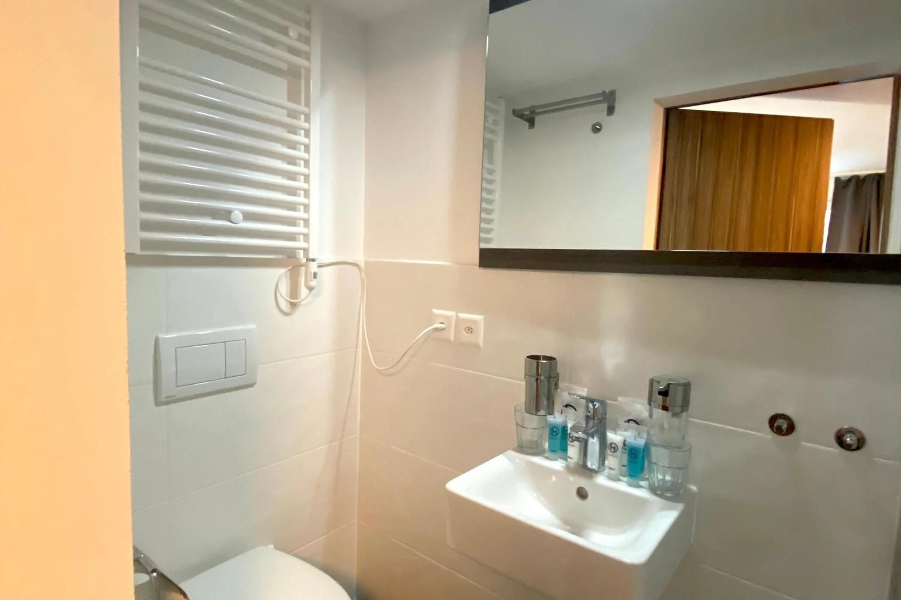 Bathroom in Rössli Self Check in 24-7 Free Parking