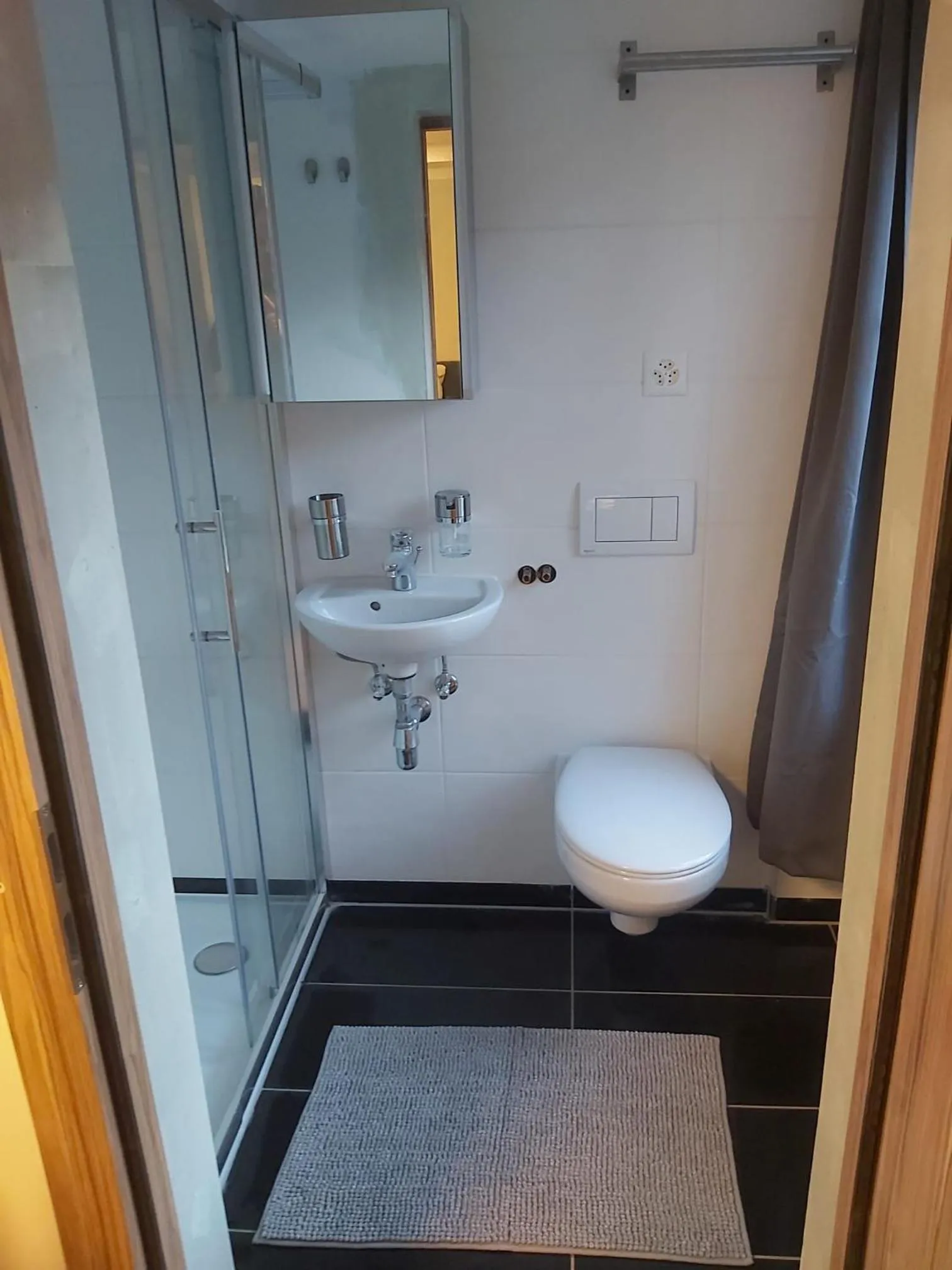 Bathroom in Rössli Self Check in 24-7 Free Parking