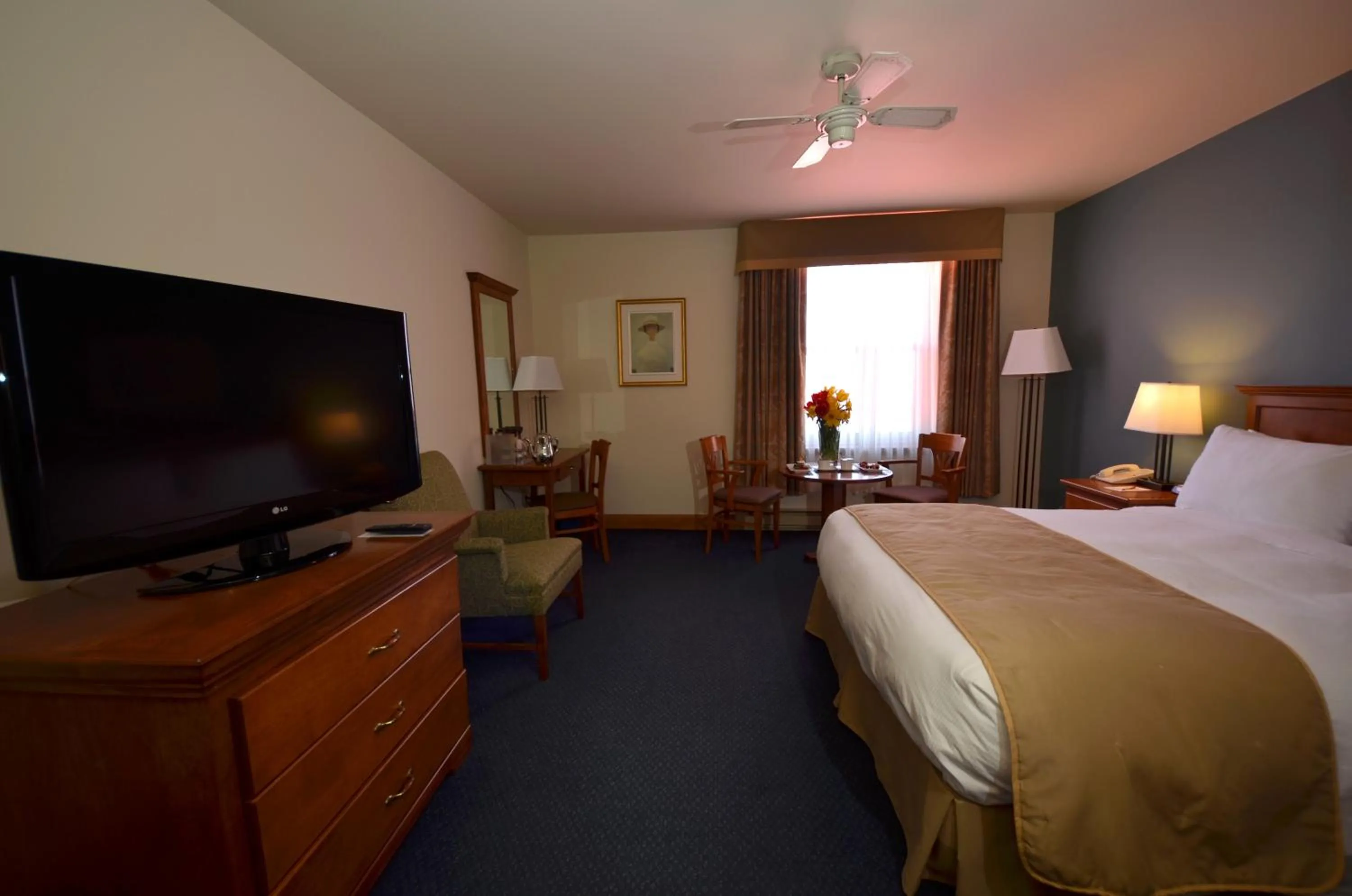 Bedroom, Bed in Hotel Tadoussac