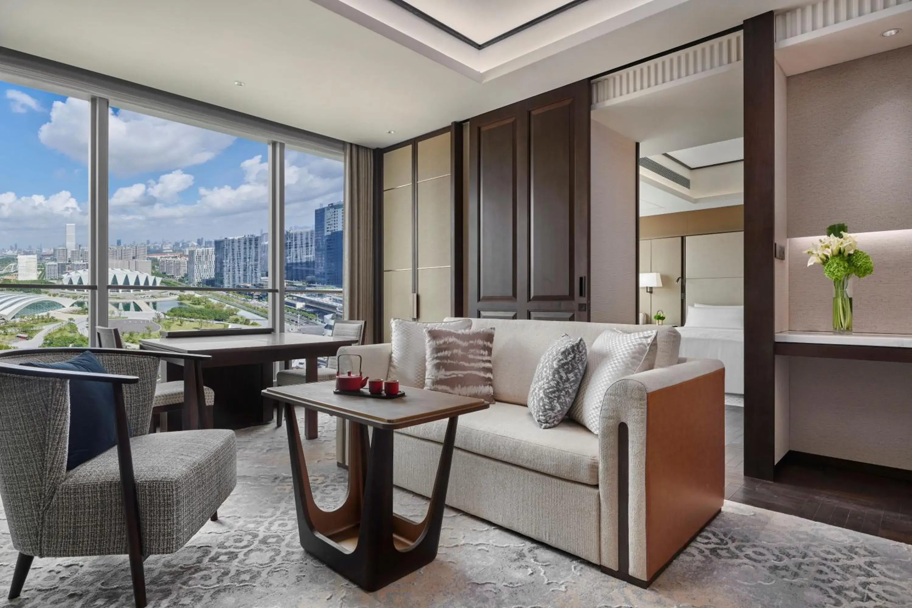 Deluxe River View Suite King Room in Shangri-La Qiantan, Shanghai - Steps away from the Oriental Sports Center, and easy reach the vibrant art scene of West Bund Deluxe River View Suite King Room in Shangri-La Qiantan, Shanghai - Steps away from the Oriental Sports Center, and easy reach the vibrant art scene of West Bund