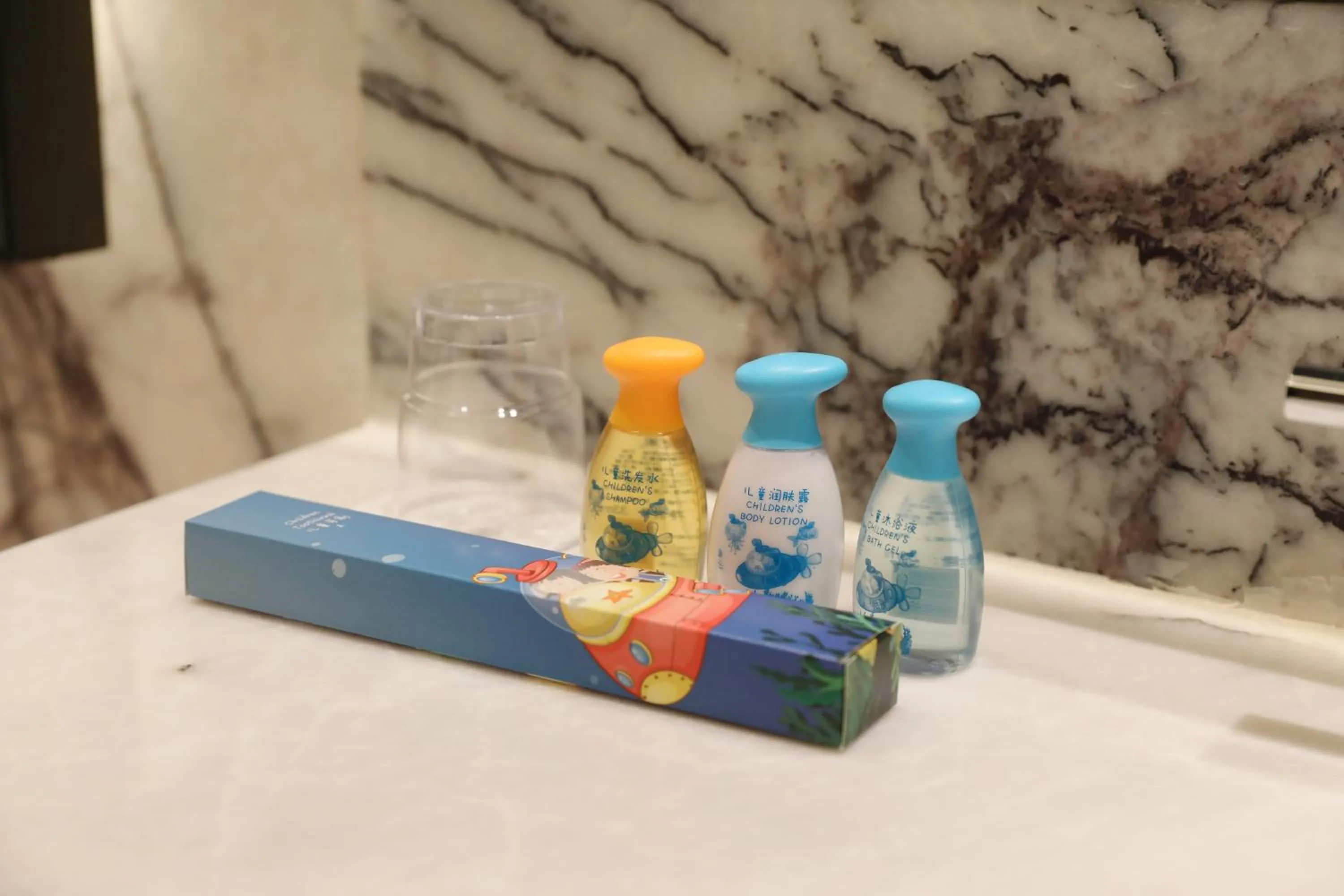 children in Shangri-La Qiantan, Shanghai - Steps away from the Oriental Sports Center, and easy reach the vibrant art scene of West Bund