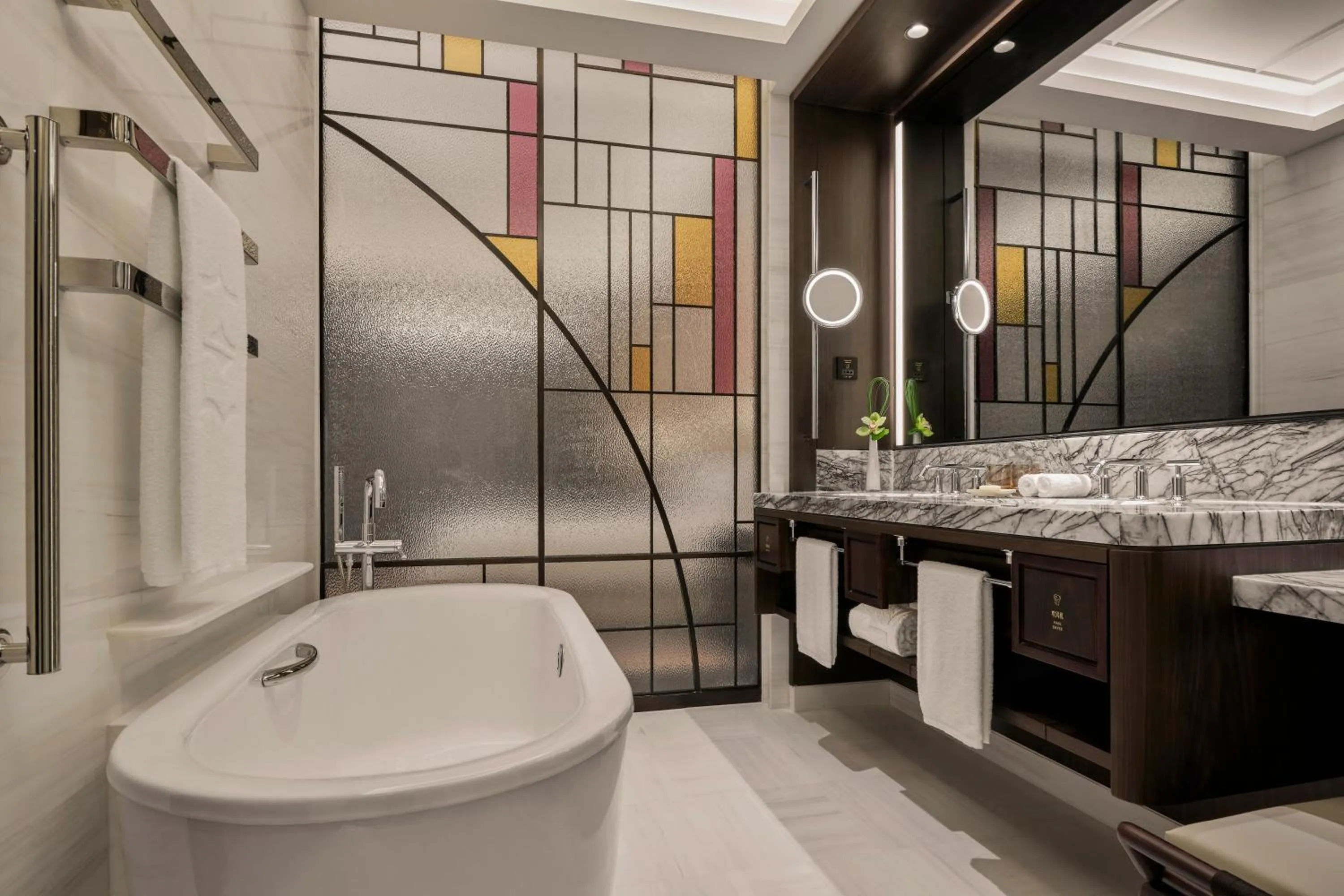Bathroom in Shangri-La Qiantan, Shanghai - Steps away from the Oriental Sports Center, and easy reach the vibrant art scene of West Bund