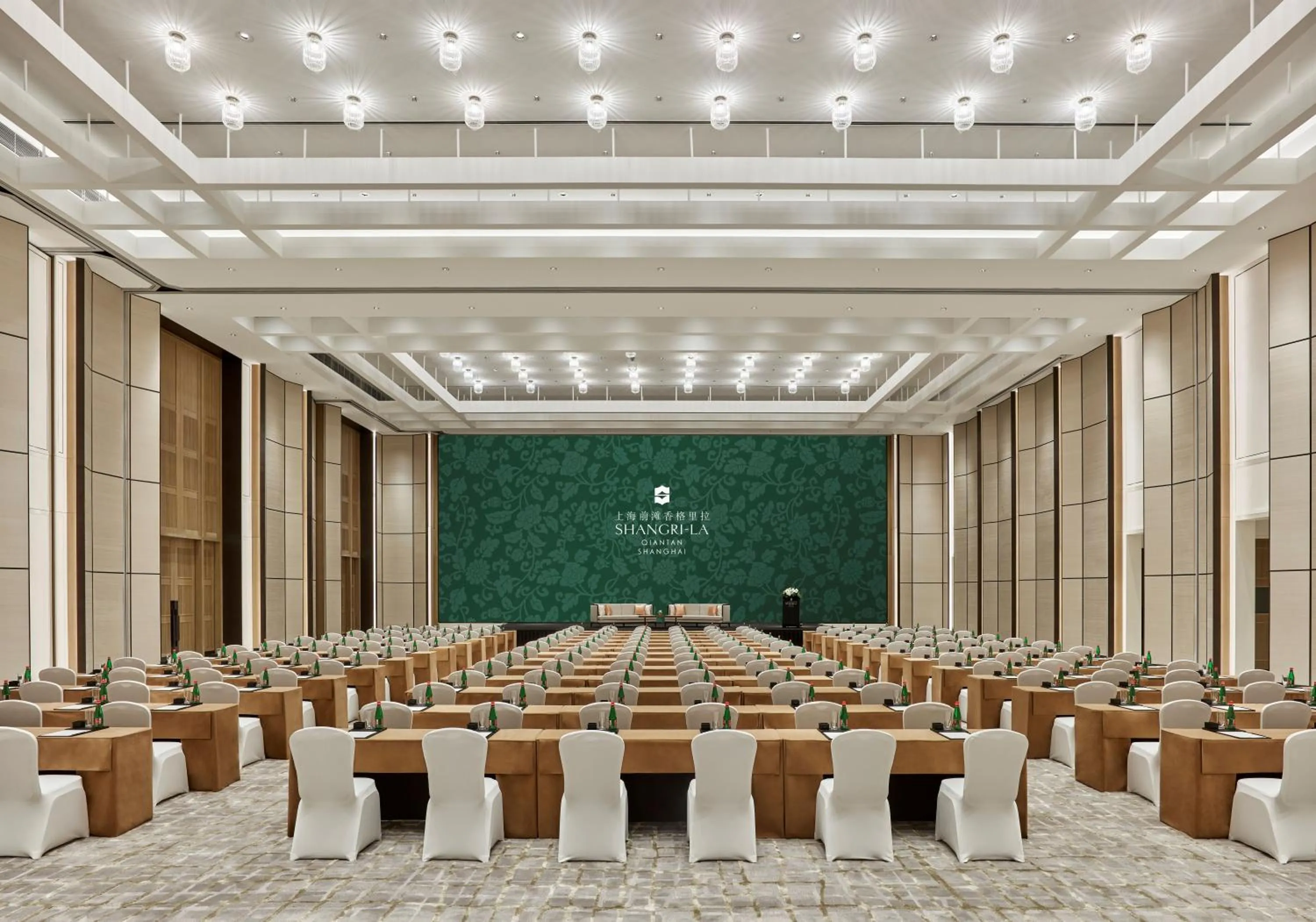 Business facilities in Shangri-La Qiantan, Shanghai - Steps away from the Oriental Sports Center, and easy reach the vibrant art scene of West Bund