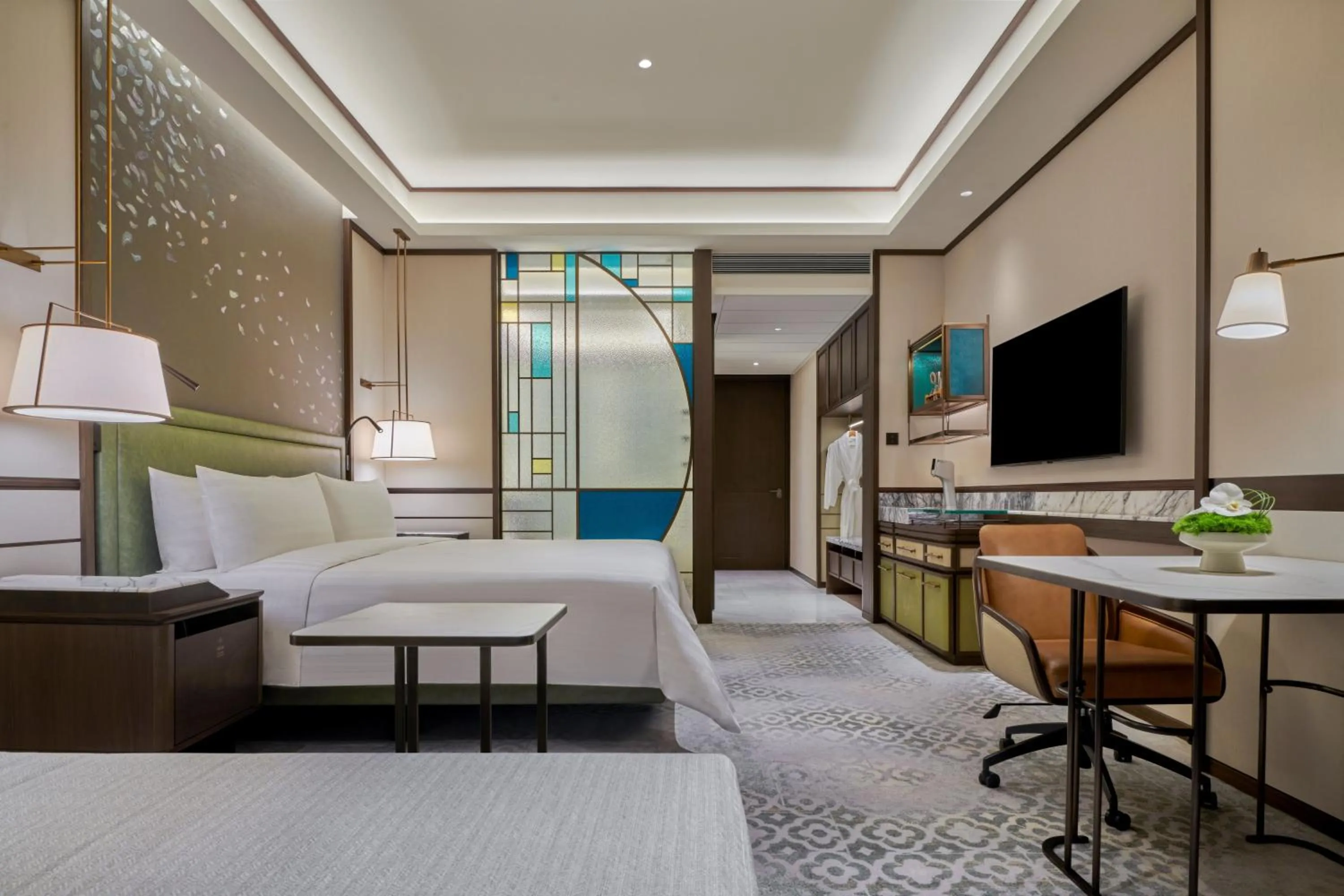 Photo of the whole room, Bed in Shangri-La Qiantan, Shanghai - Steps away from the Oriental Sports Center, and easy reach the vibrant art scene of West Bund