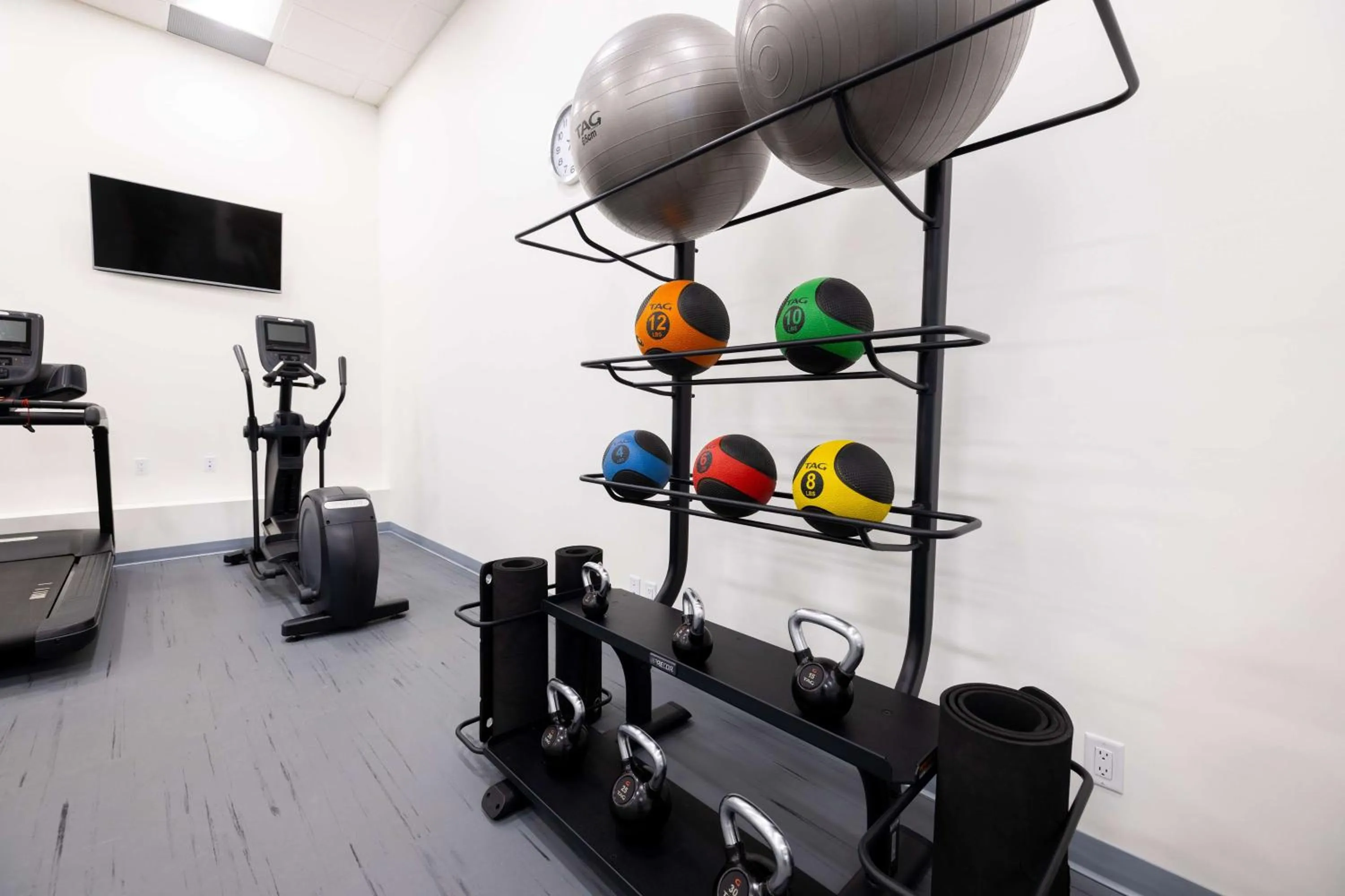 Fitness centre/facilities in DoubleTree by Hilton Calgary North