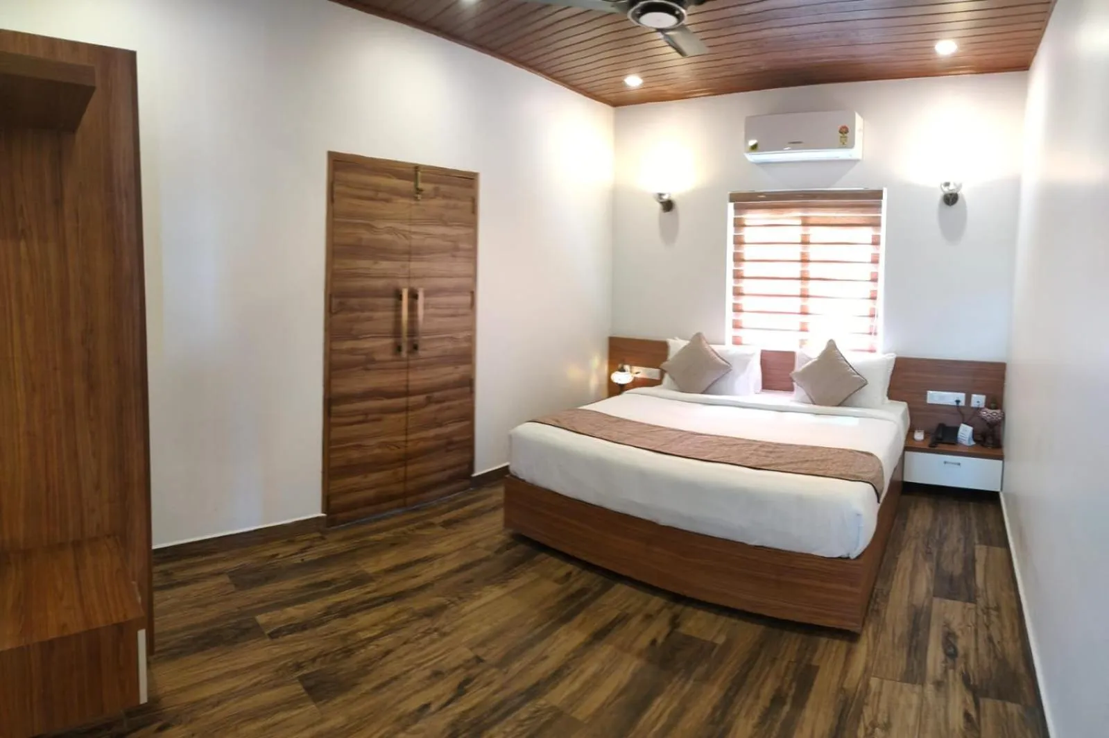 Photo of the whole room, Bed in Ramee Wolkenburg Resort & Spa, Munnar