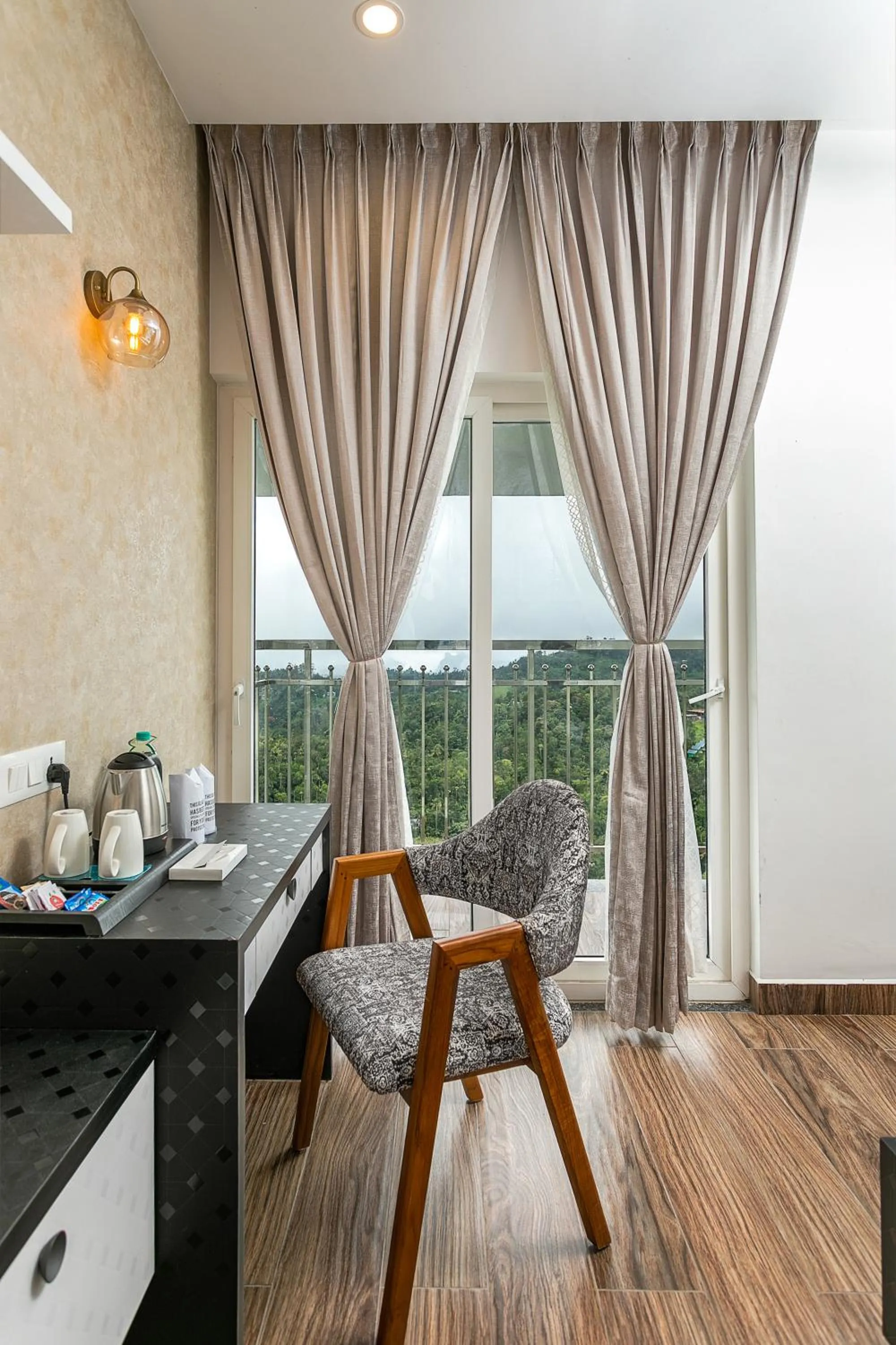 Coffee/tea facilities in Ramee Wolkenburg Resort & Spa, Munnar