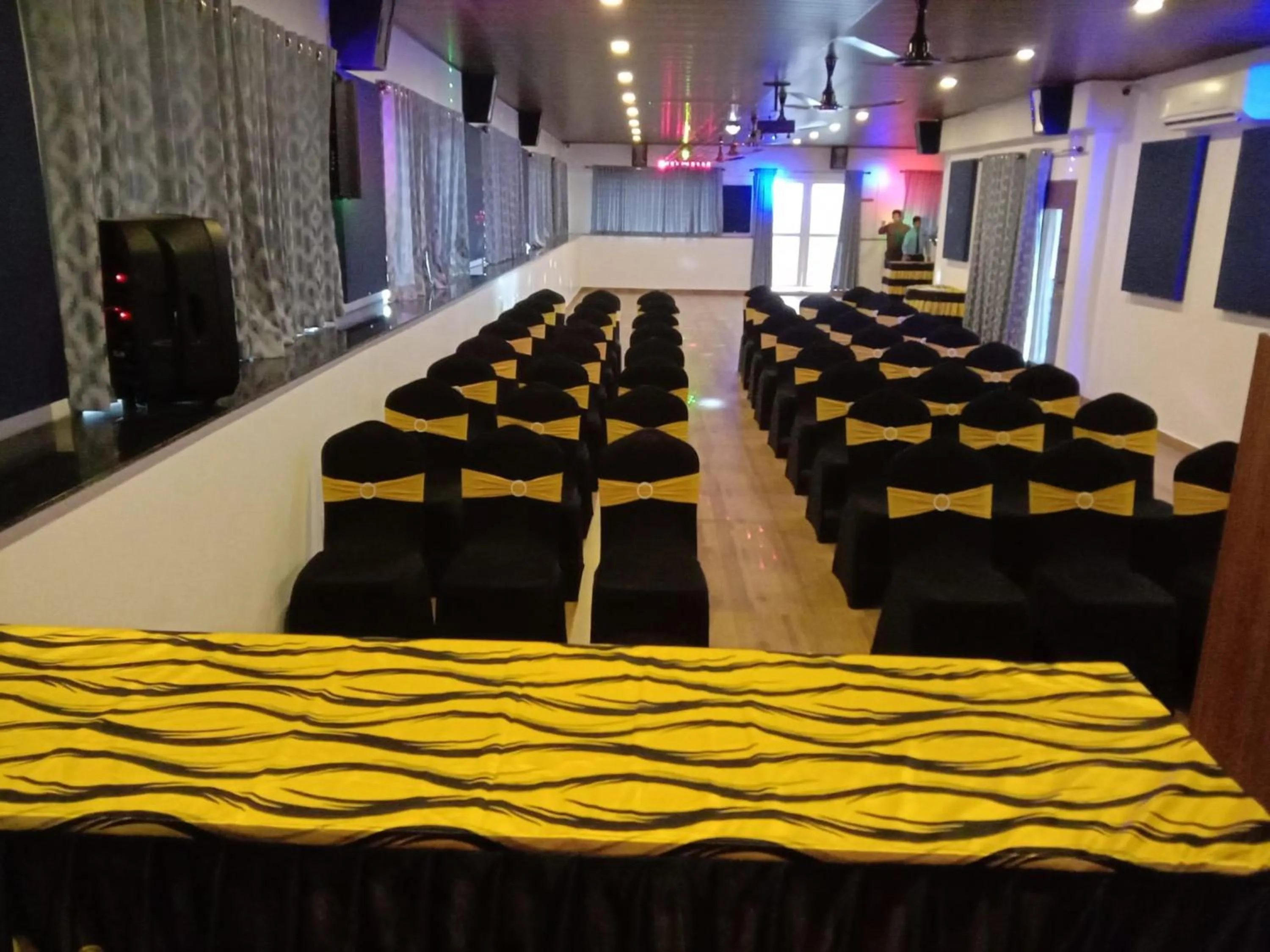 Communal lounge/ TV room in Ramee Wolkenburg Resort & Spa, Munnar