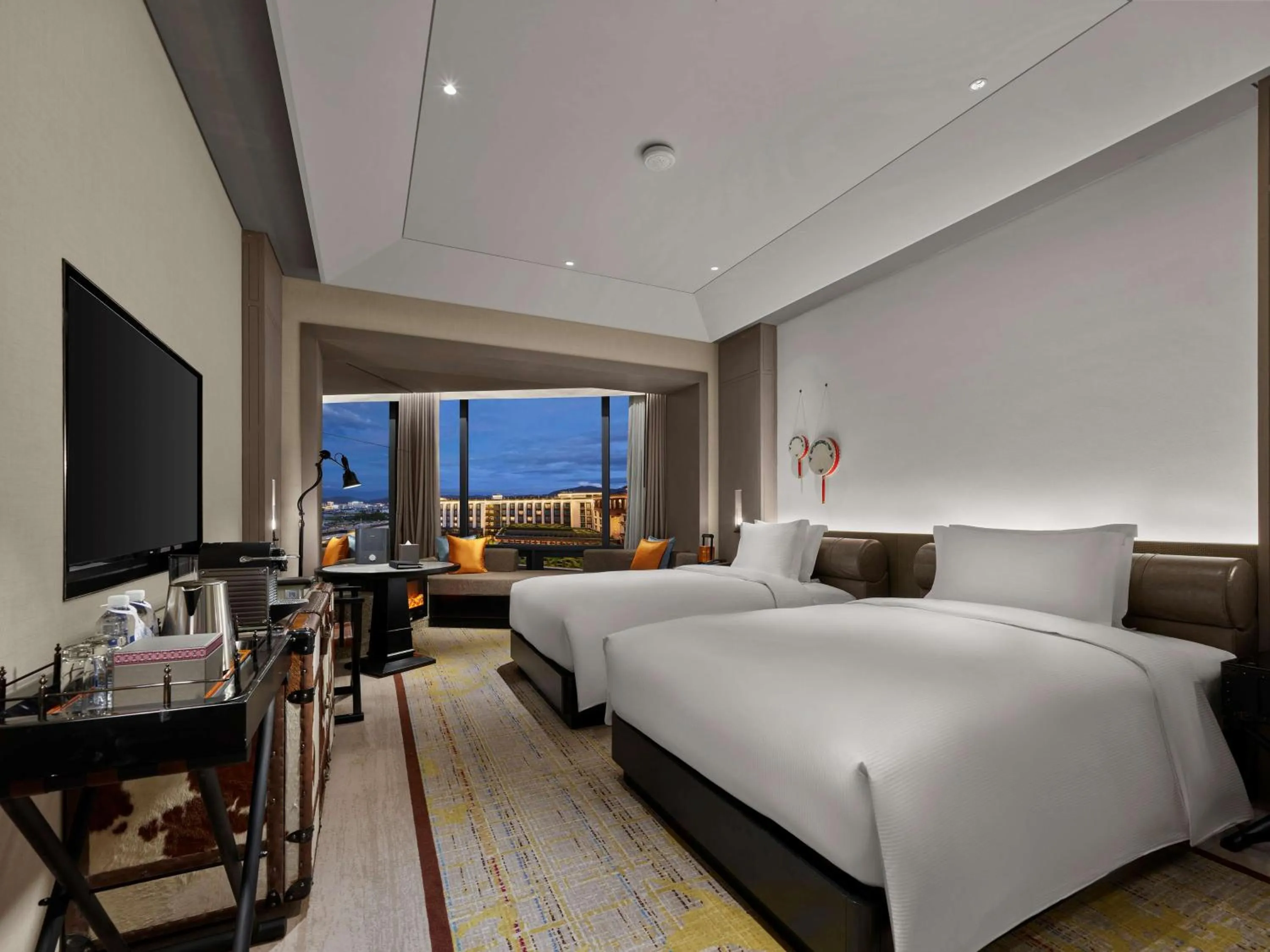 Living room, Bed in Hilton Shigatse