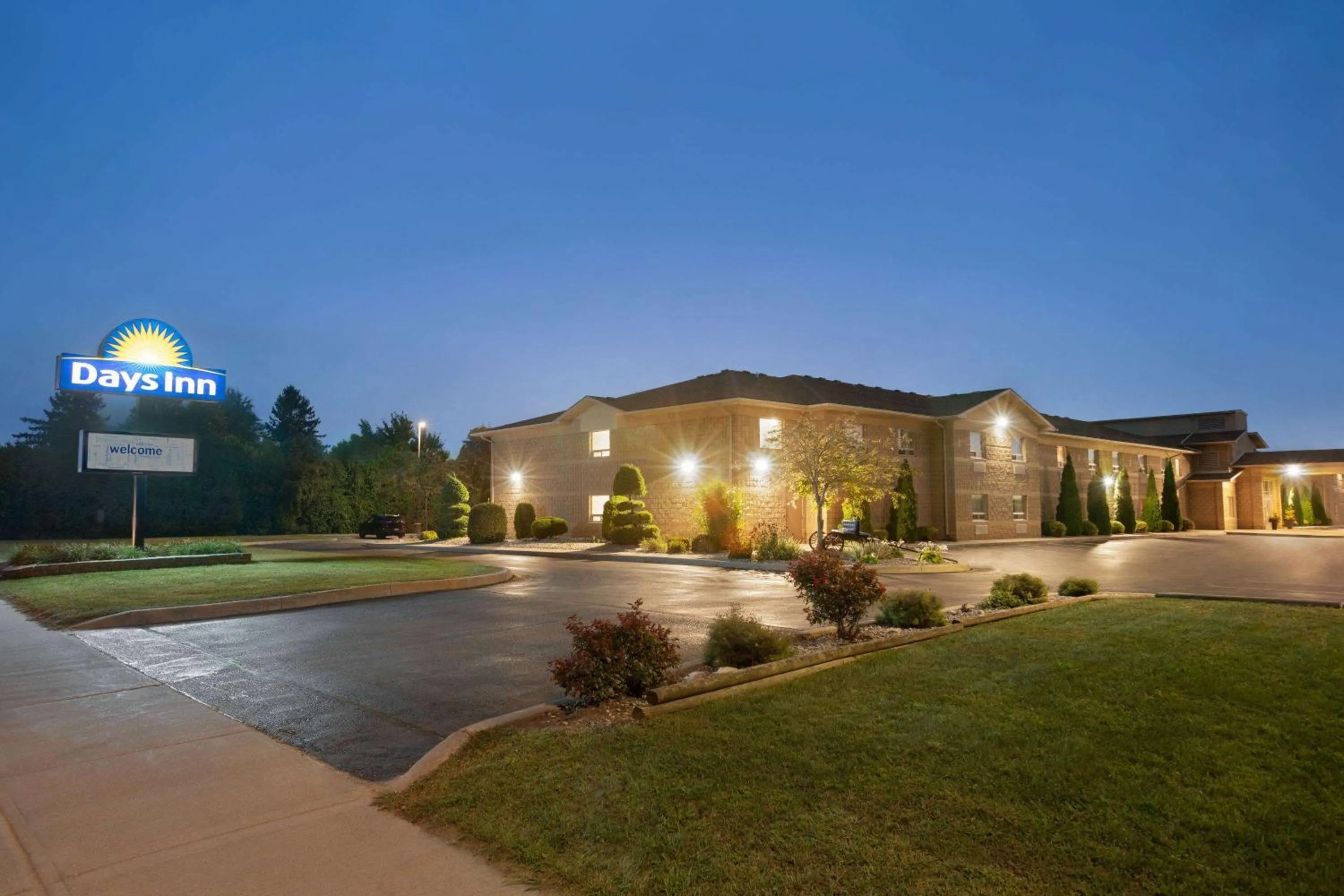 Property building in Days Inn by Wyndham Leamington