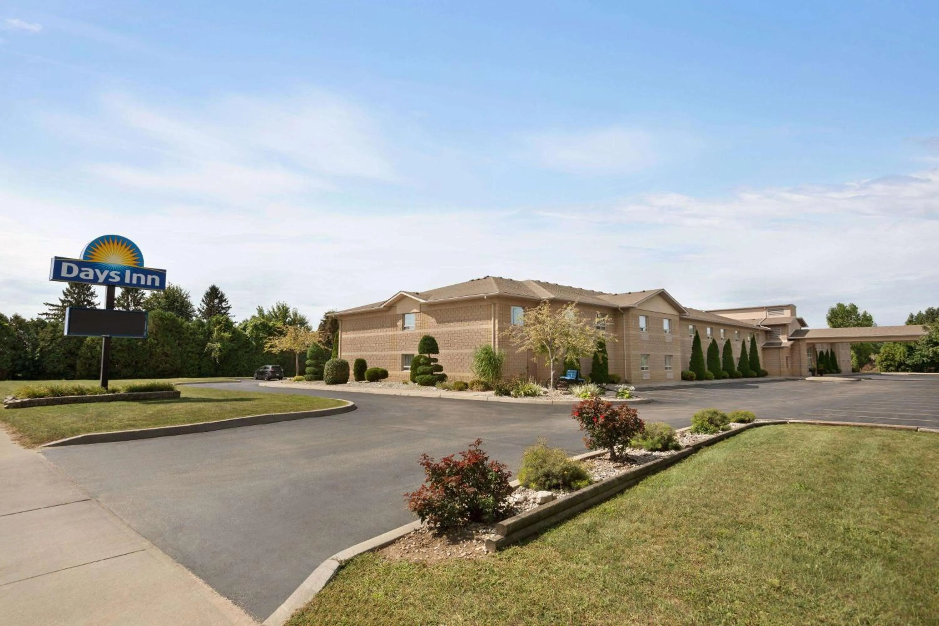 Property building in Days Inn by Wyndham Leamington