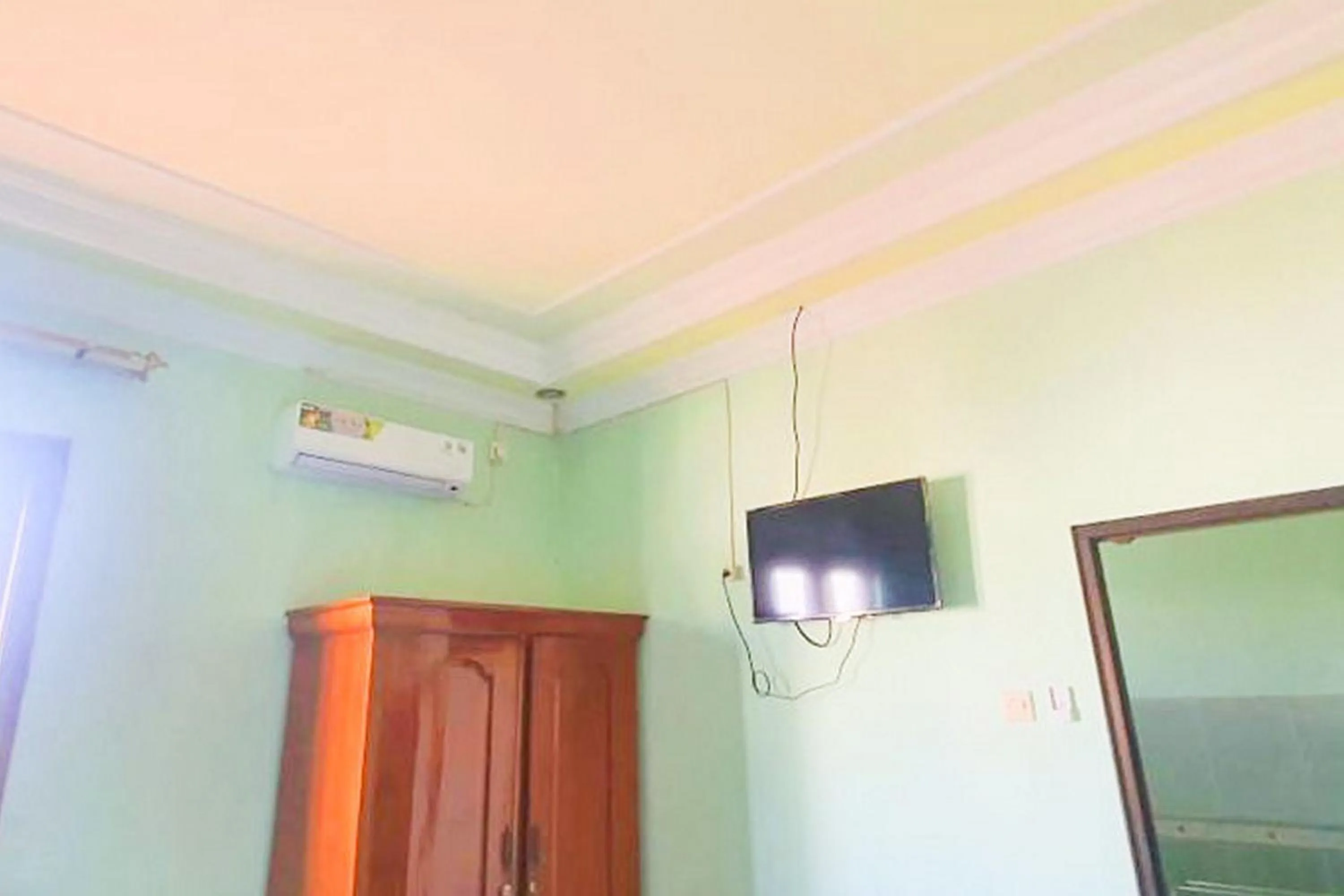 TV and multimedia in Green Kanca Syariah Guest House Mitra RedDoorz