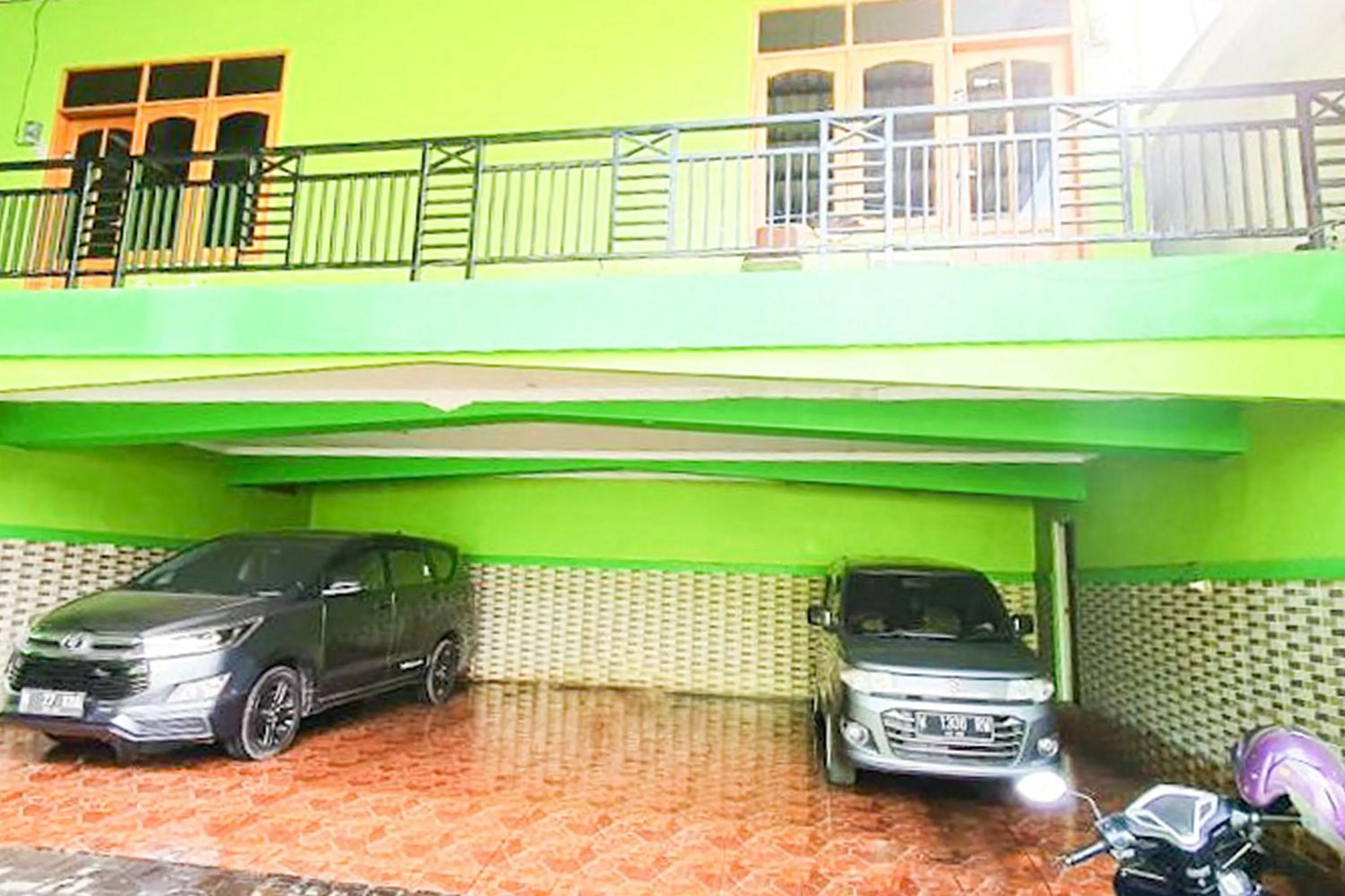 Parking in Green Kanca Syariah Guest House Mitra RedDoorz