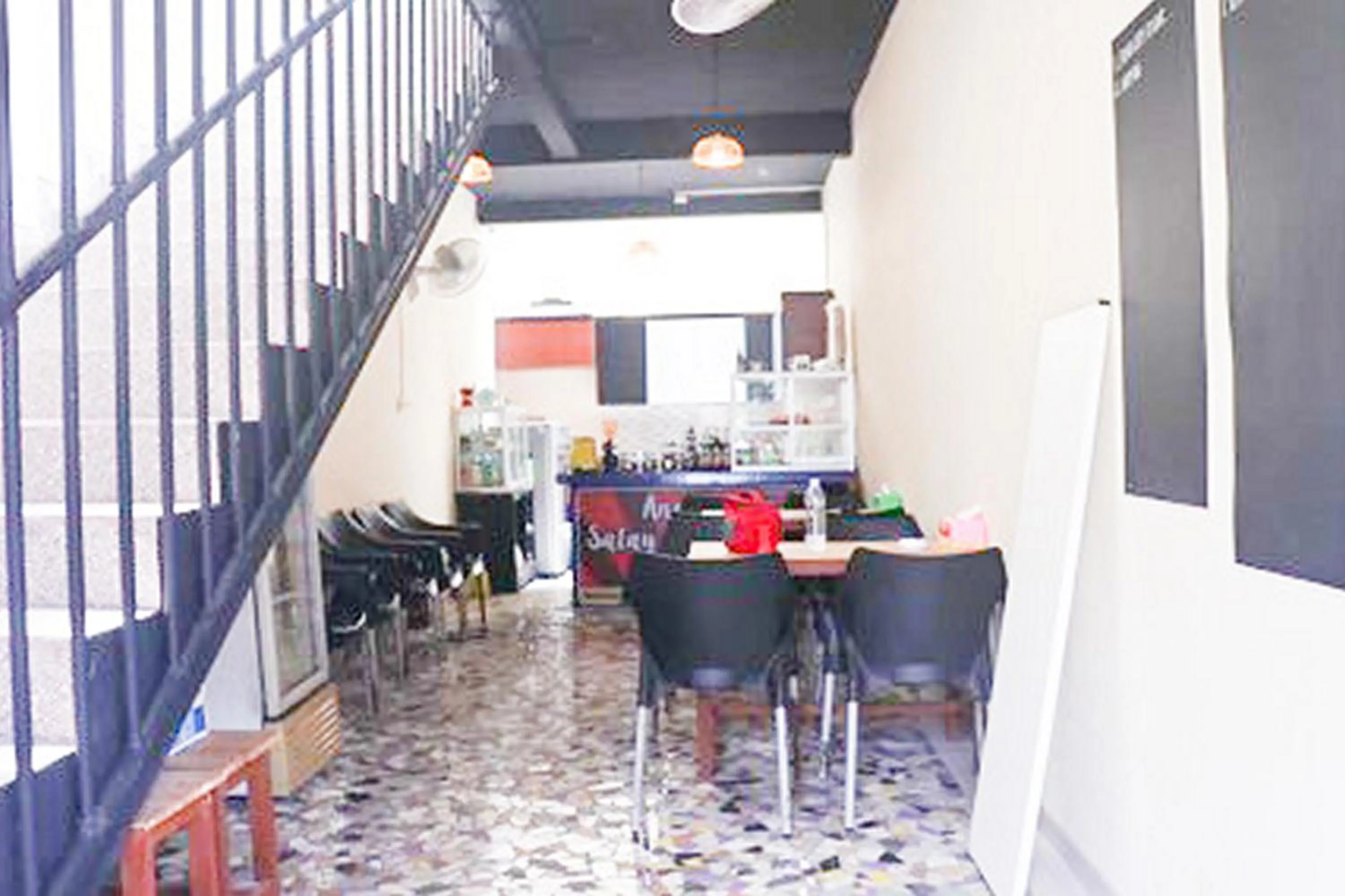 Facade/entrance in Muzdalifa Syariah near Alun Alun Gresik Mitra RedDoorz