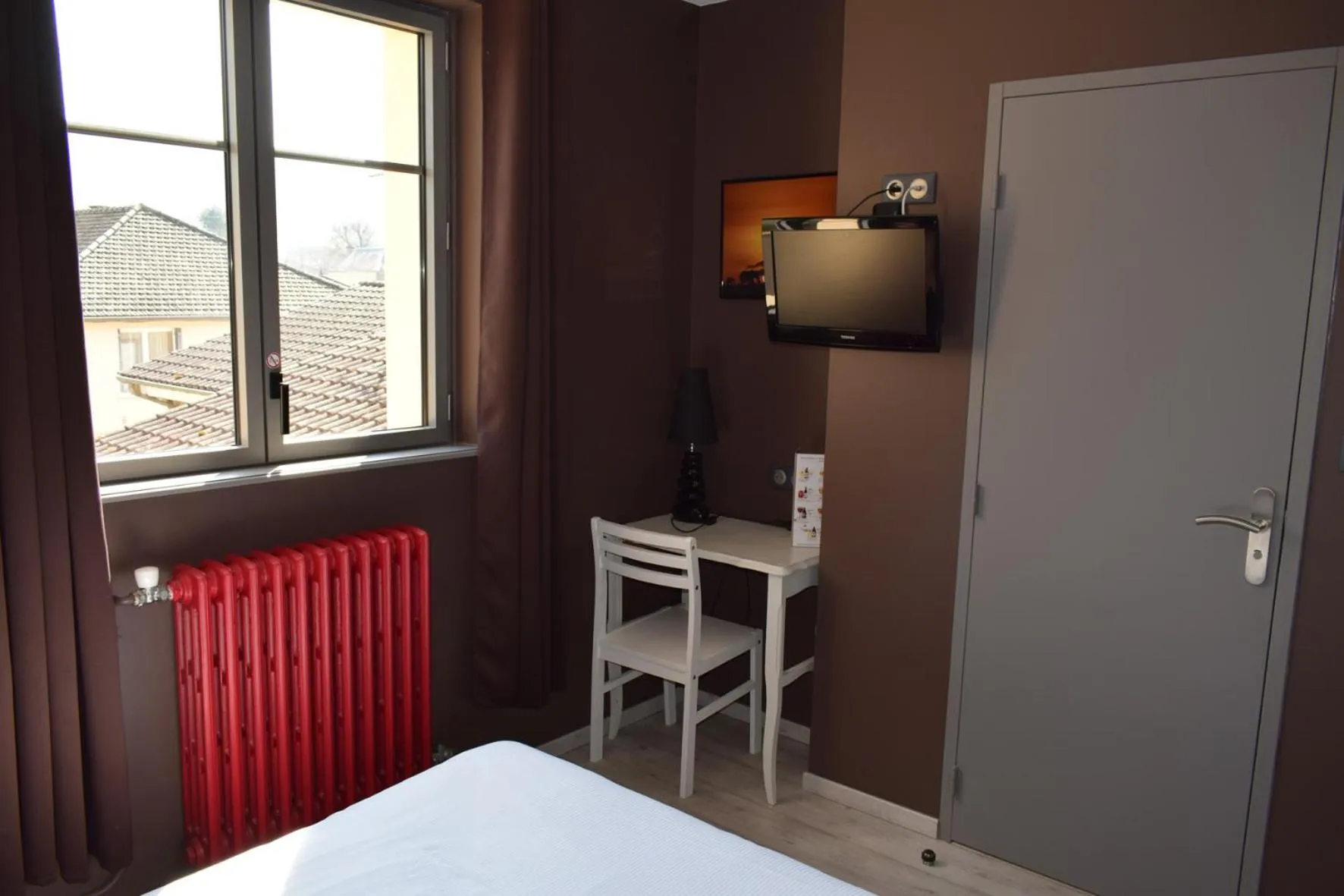 Bed in Hotel de l'Abbaye à Cluny