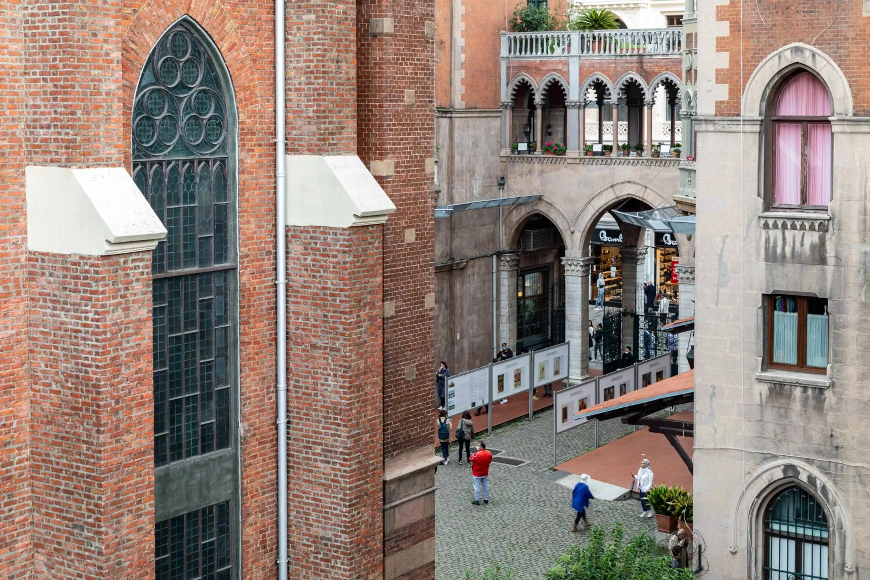 Nearby landmark in SALA SUITES