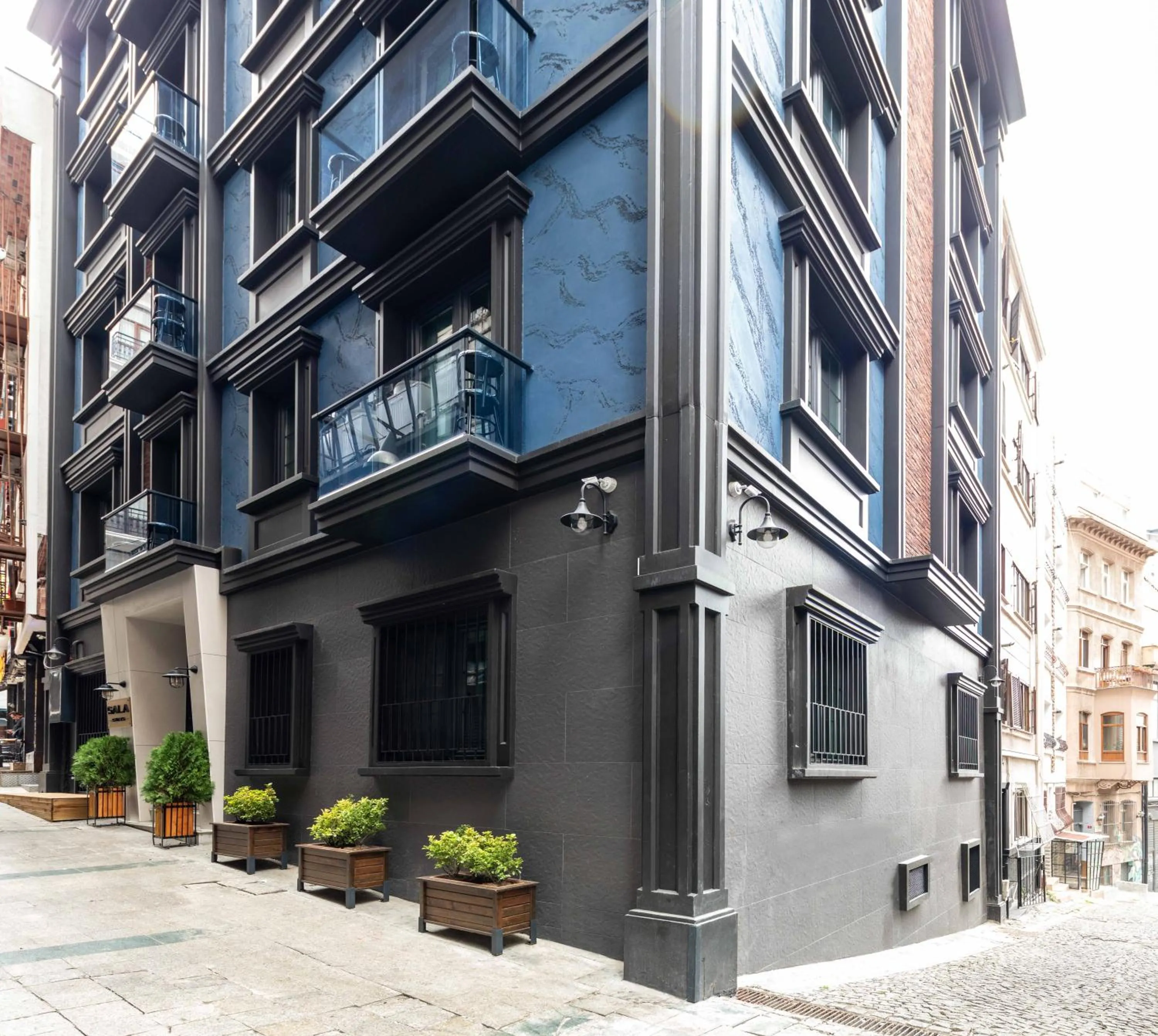 Property building in SALA SUITES