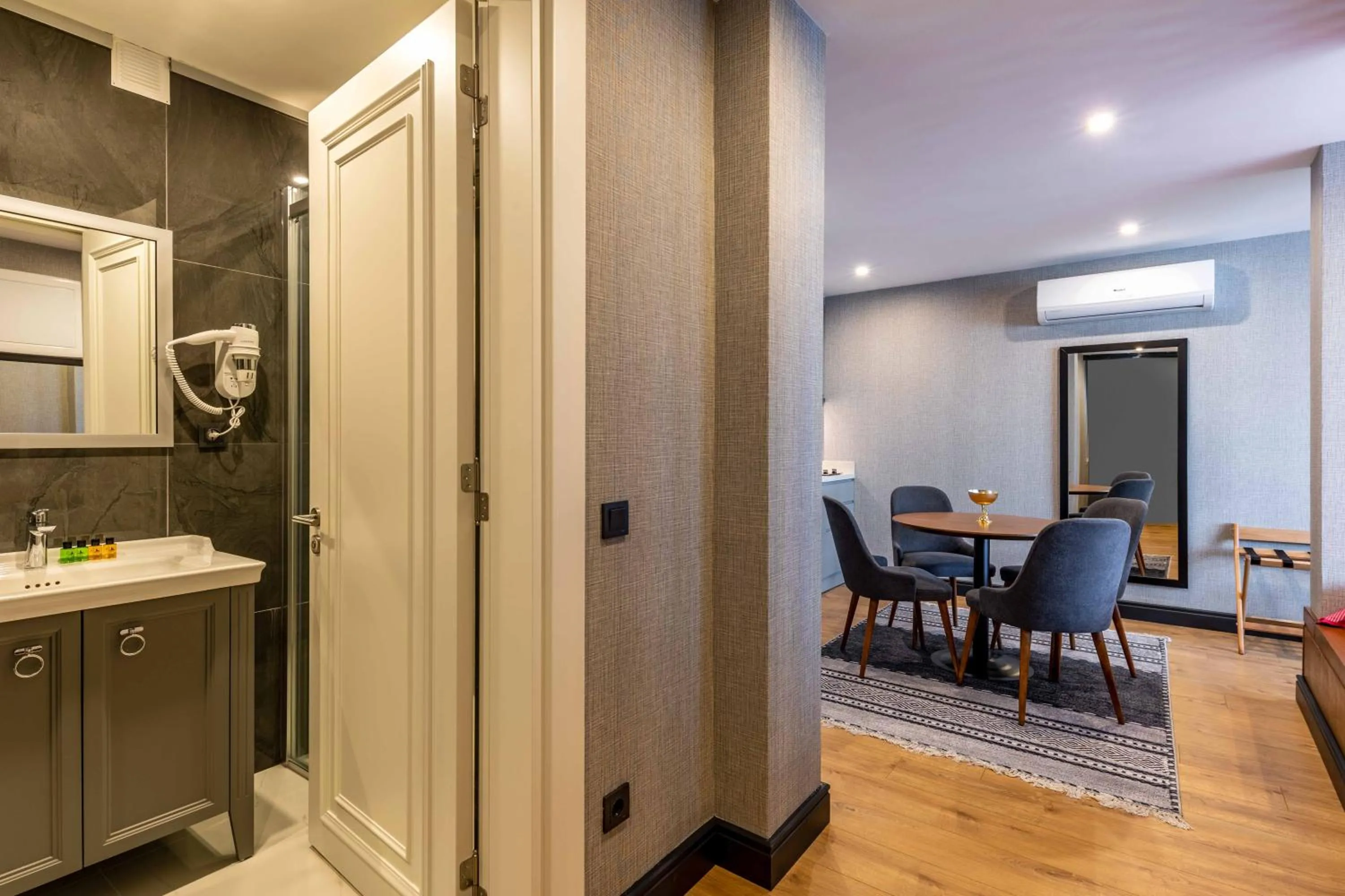 Bathroom in SALA SUITES