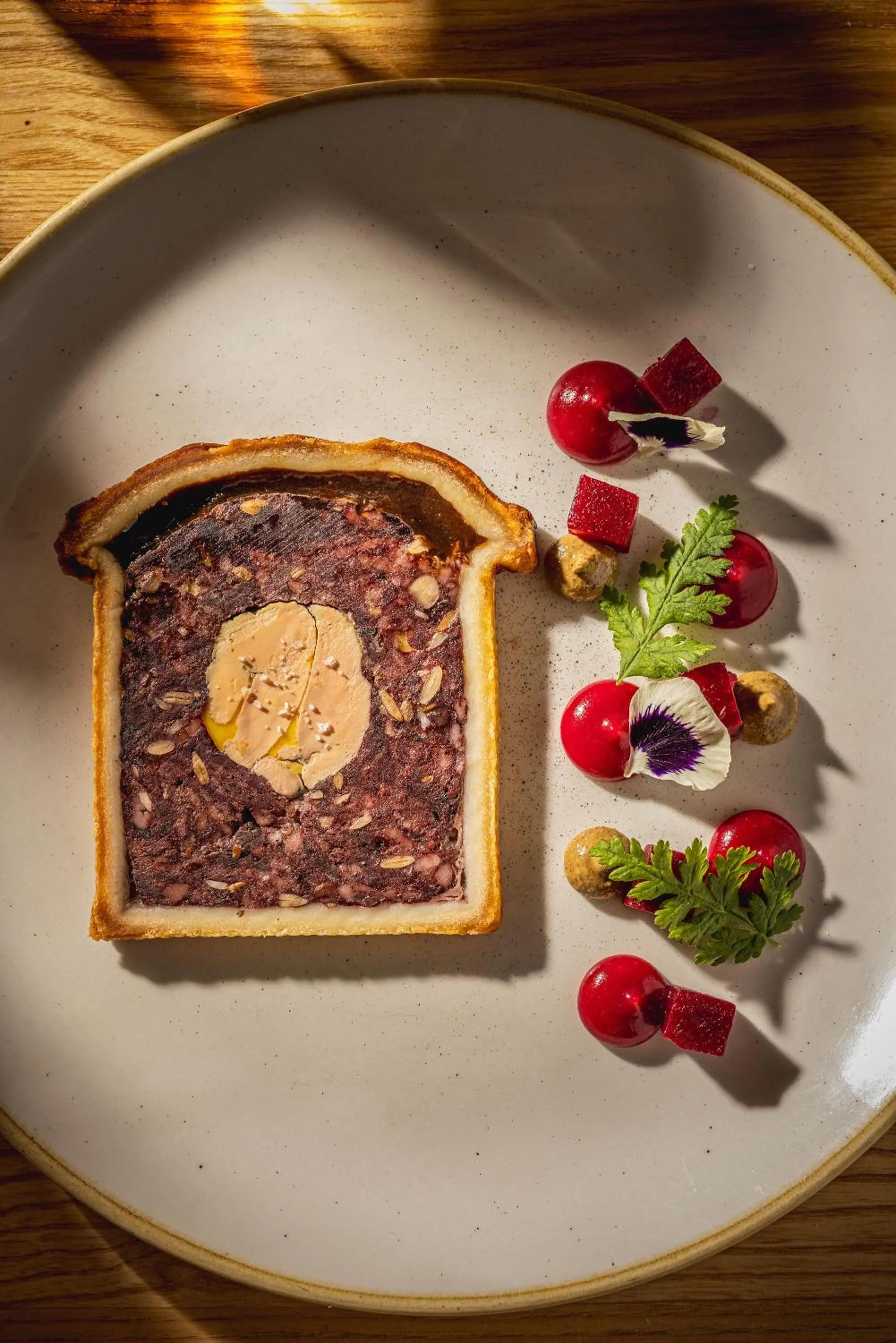 Restaurant/places to eat in Hotel Manoir Victoria