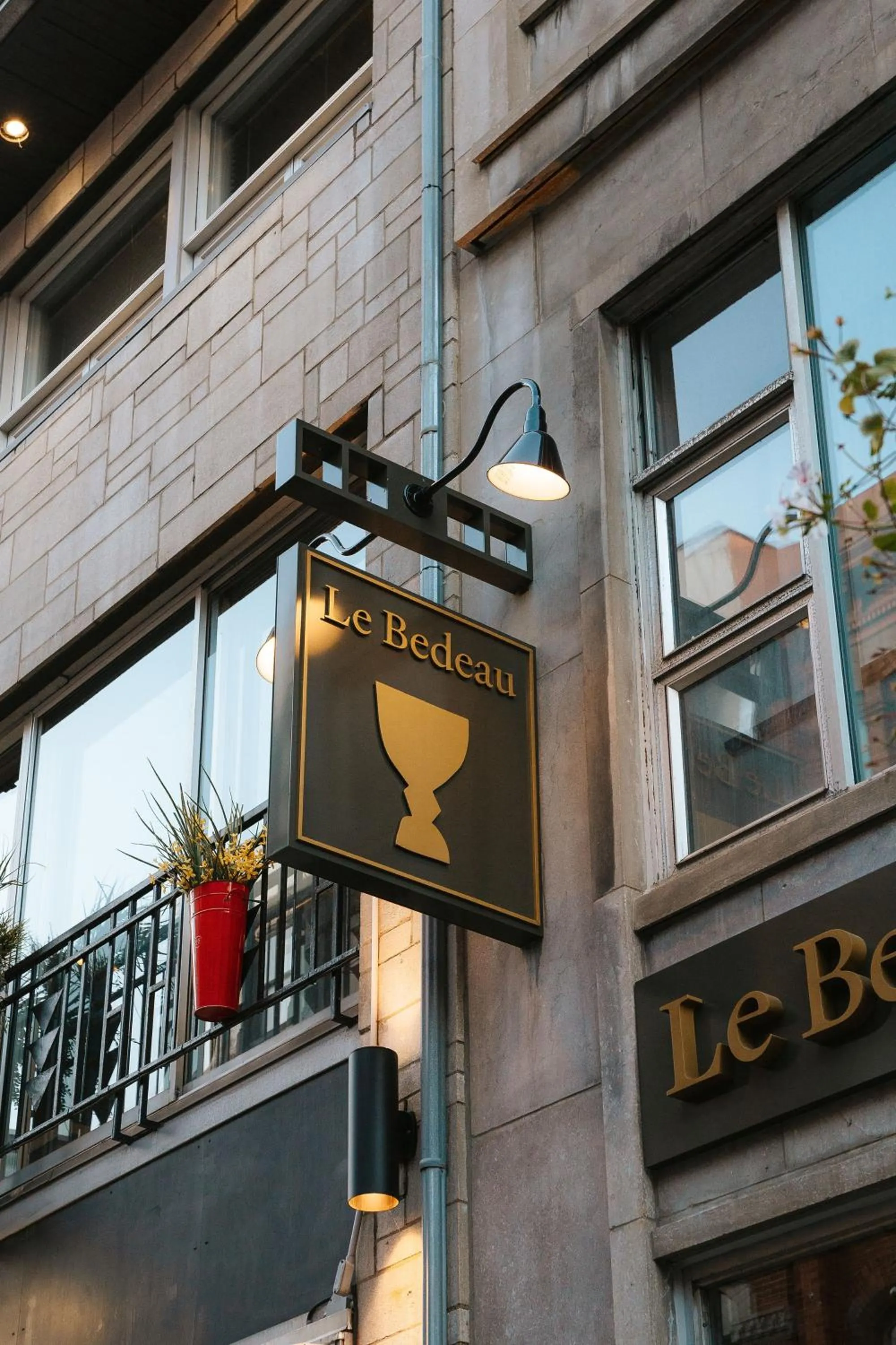 Restaurant/places to eat in Hotel Manoir Victoria