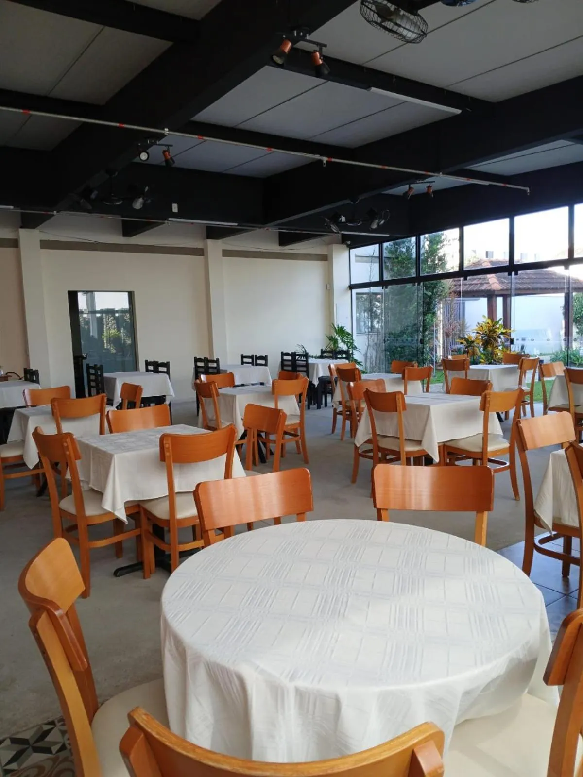 Restaurant/places to eat in Pinda Palace Hotel