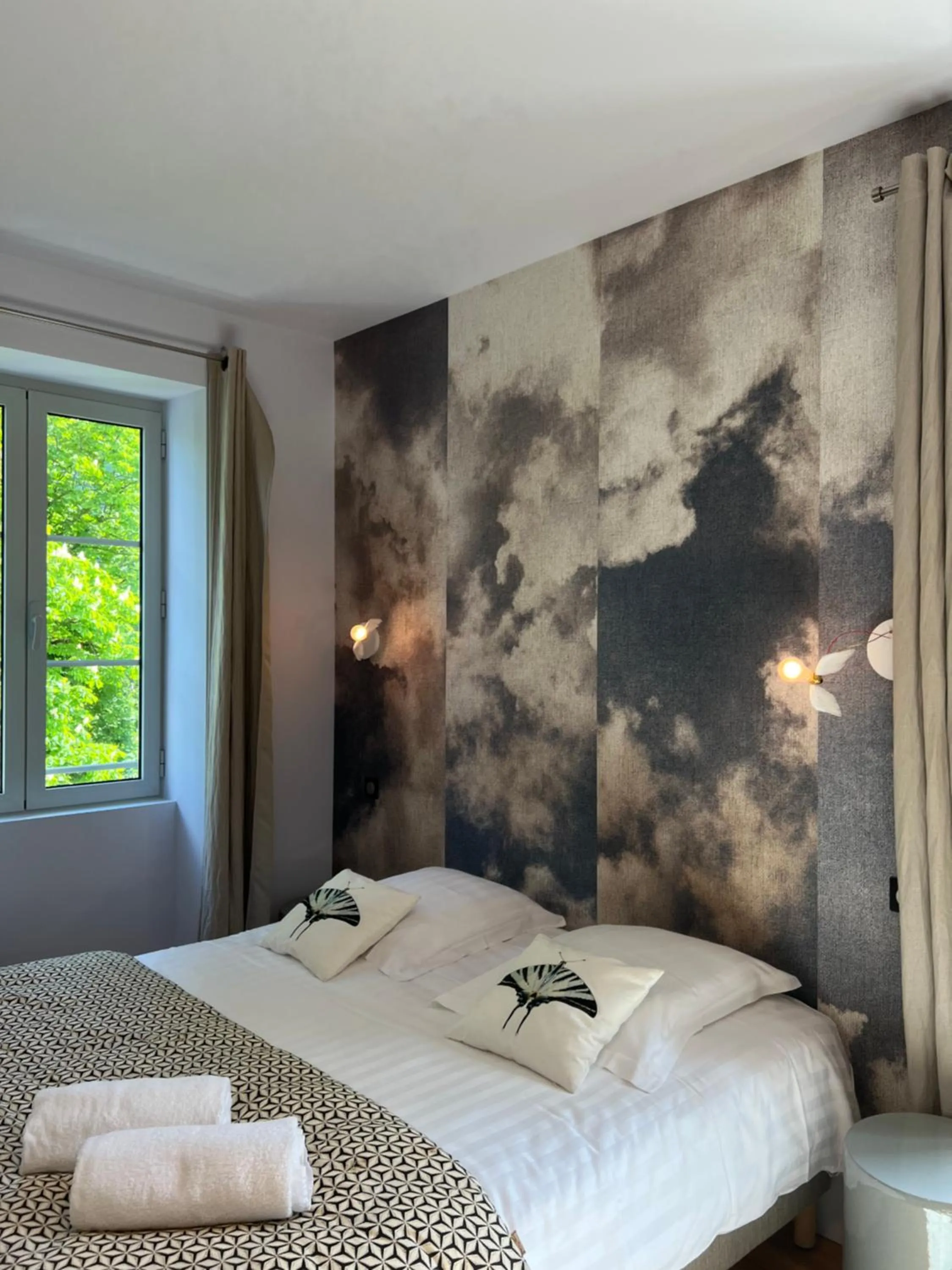 Bed in Domaine Clairfontaine Noyarey - Suites Junior