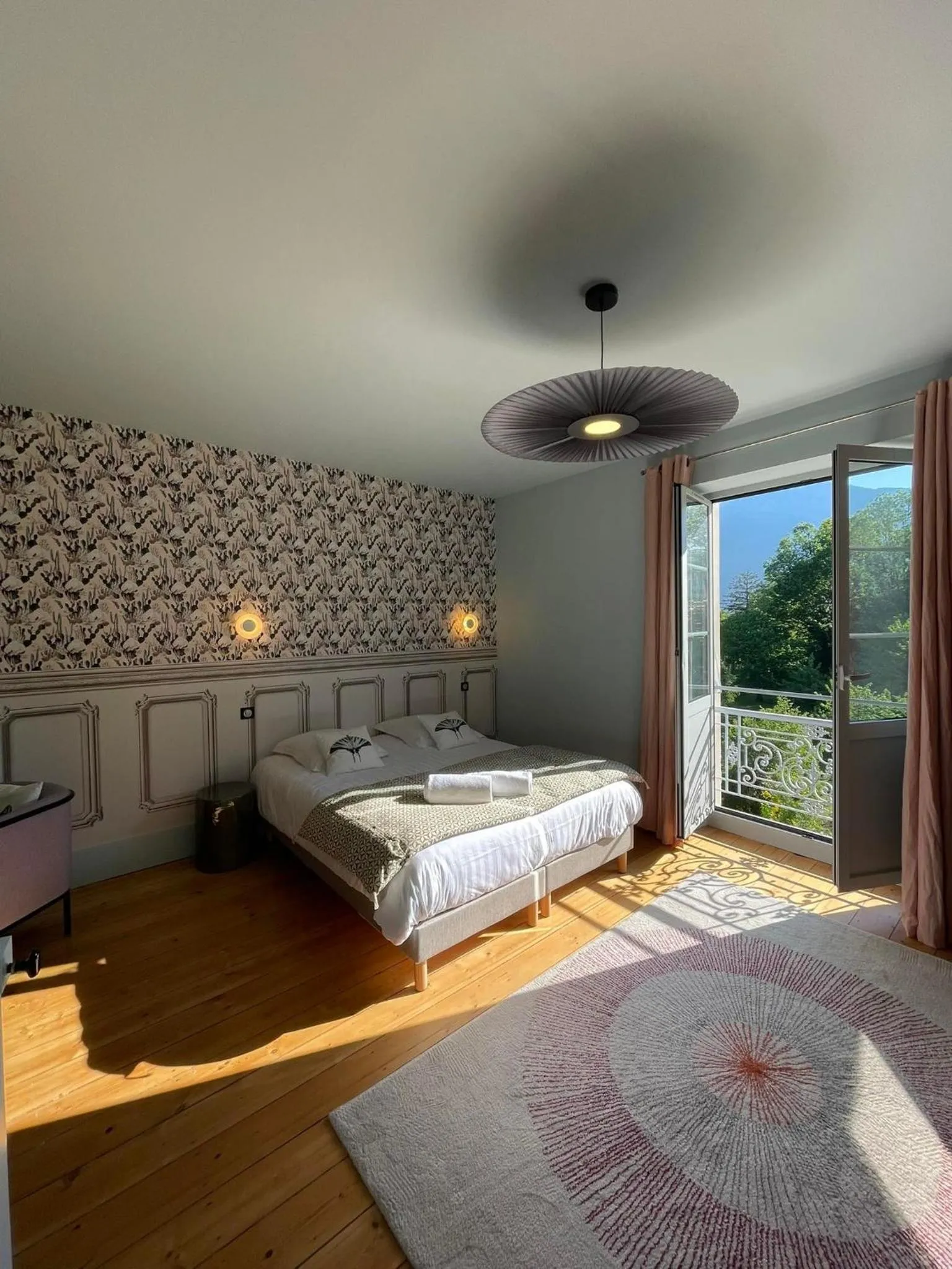 Bed in Domaine Clairfontaine Noyarey - Suites Junior