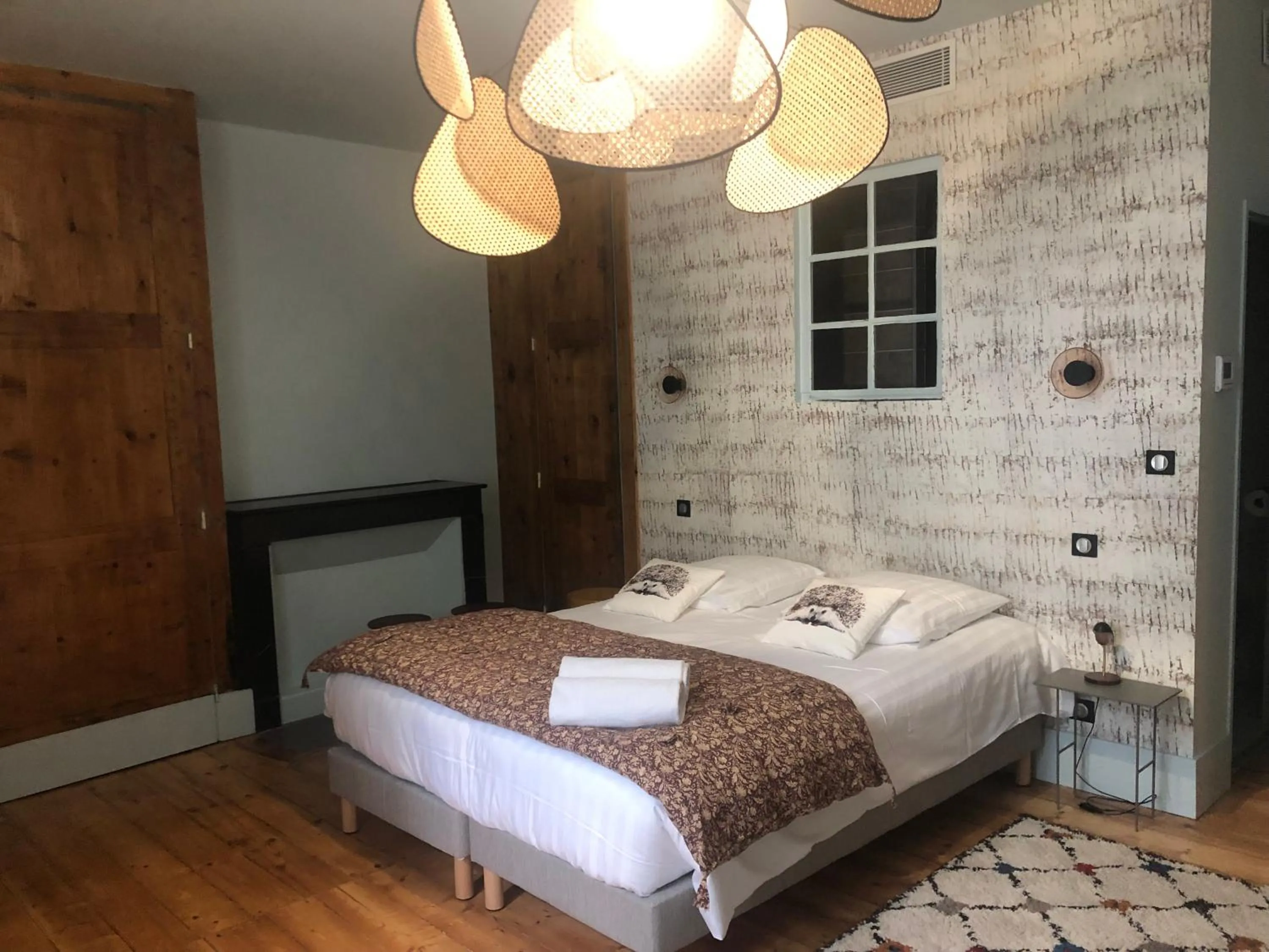 Bed in Domaine Clairfontaine Noyarey - Suites Junior