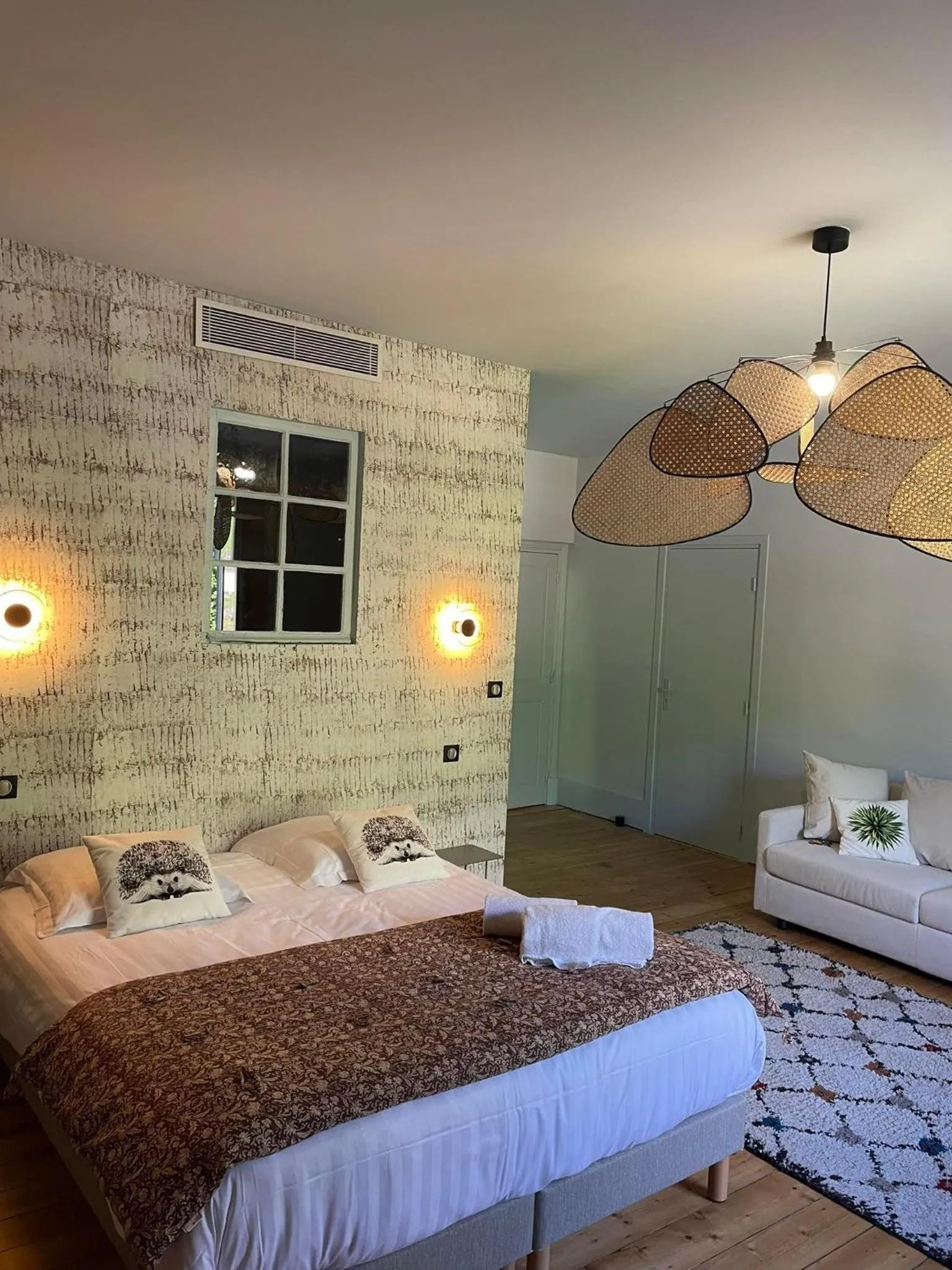 Bedroom, Bed in Domaine Clairfontaine Noyarey - Suites Junior