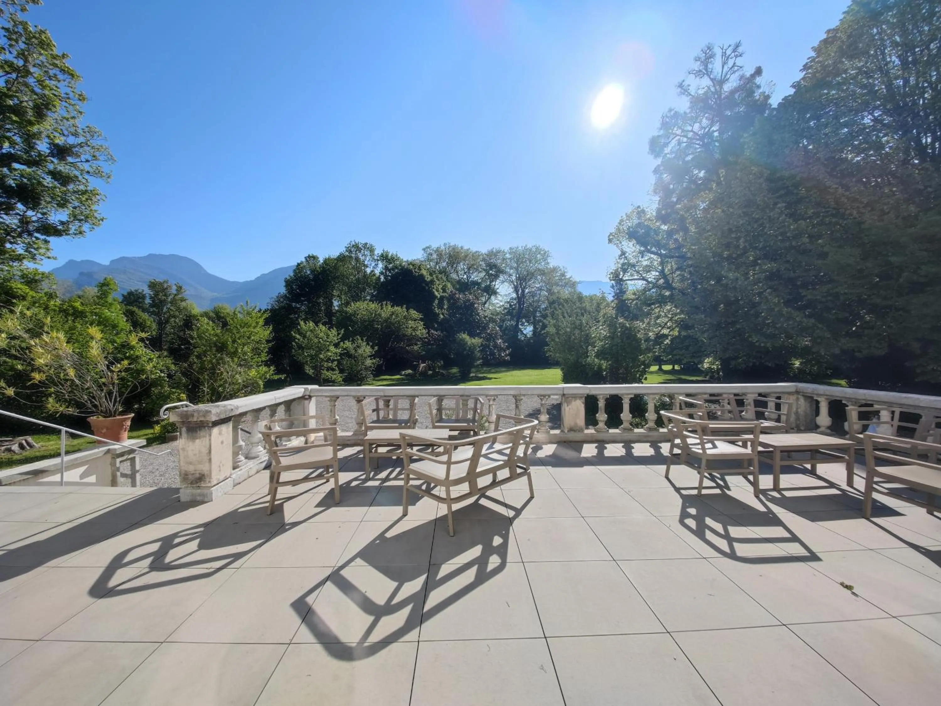 Patio in Domaine Clairfontaine Noyarey - Suites Junior