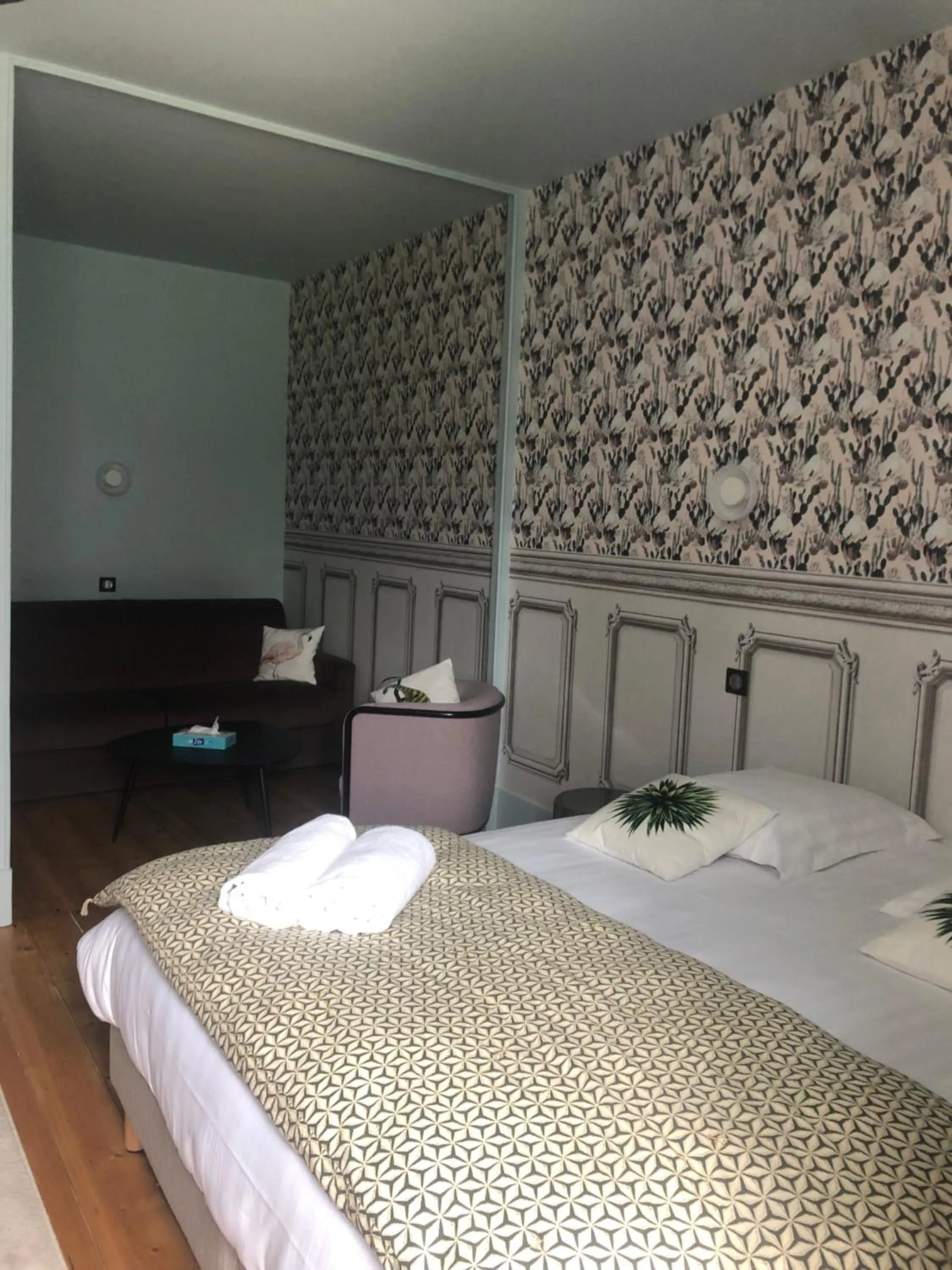 Bed in Domaine Clairfontaine Noyarey - Suites Junior