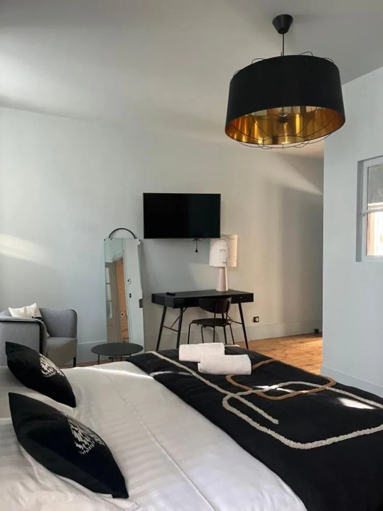 Bed in Domaine Clairfontaine Noyarey - Suites Junior