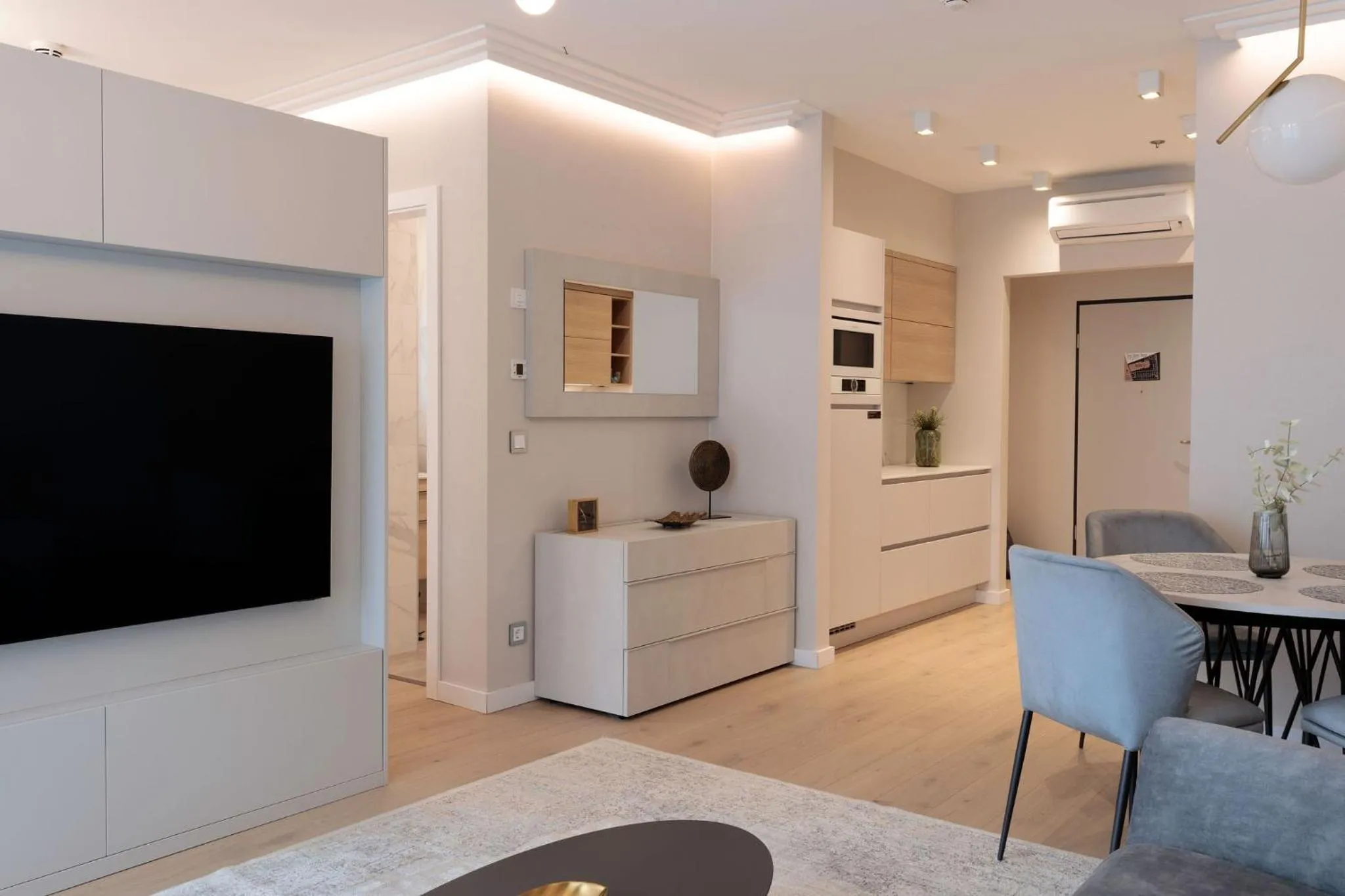 Living room in Emerald Downtown Luxury Suites by Continental Group