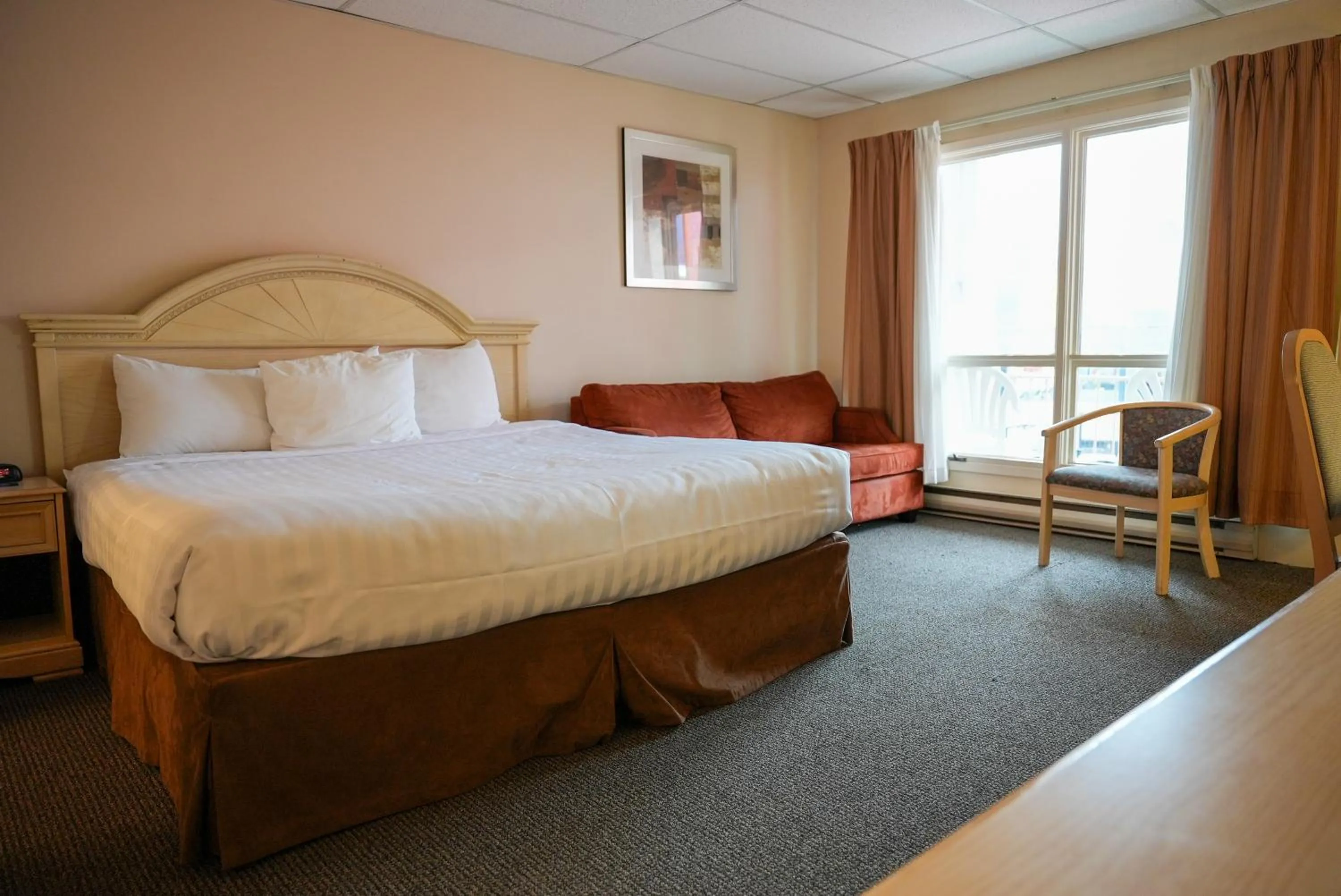 Bed in Travelodge by Wyndham Niagara Falls At the Falls