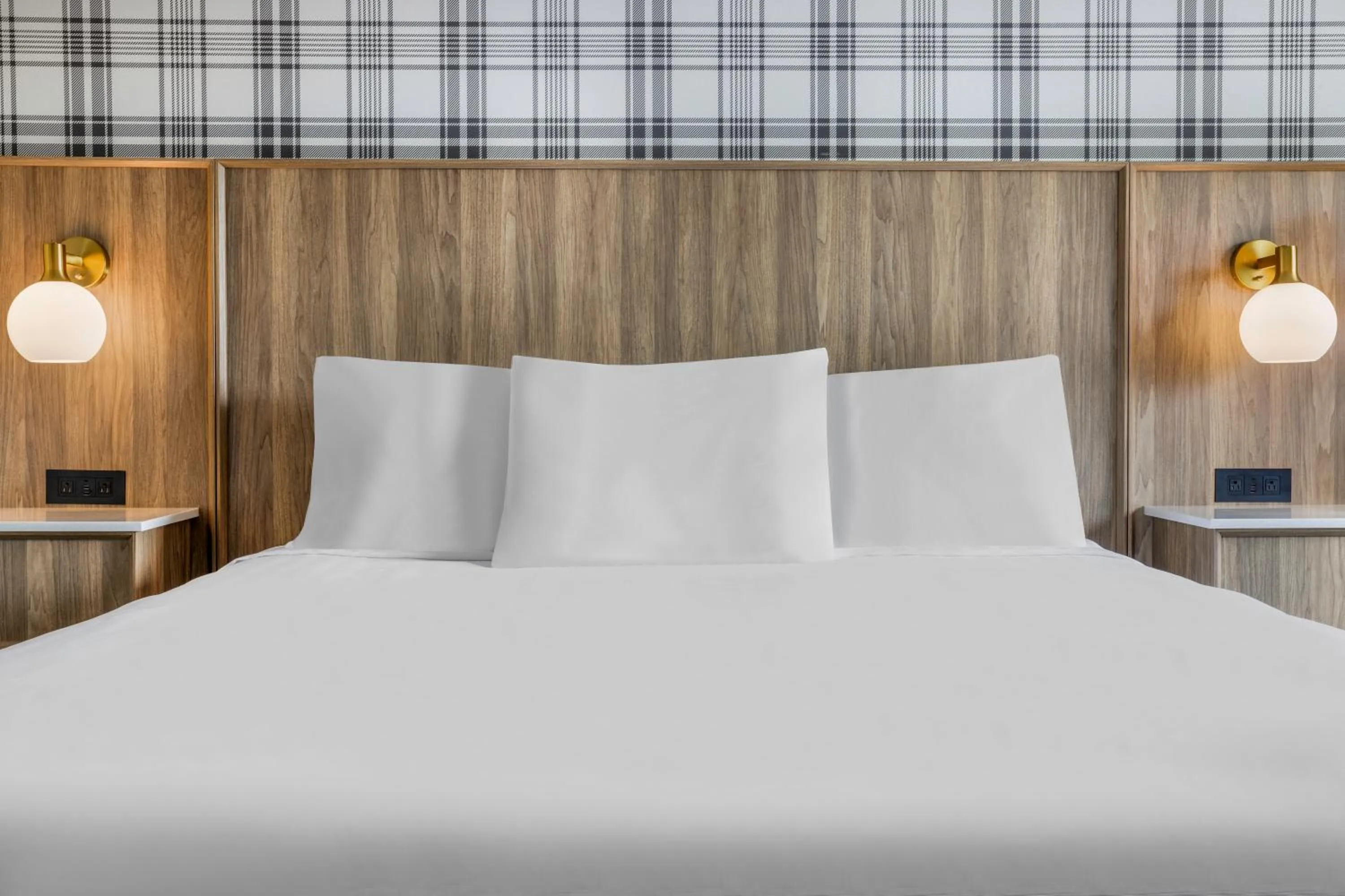 Bed in Travelodge by Wyndham Niagara Falls At the Falls