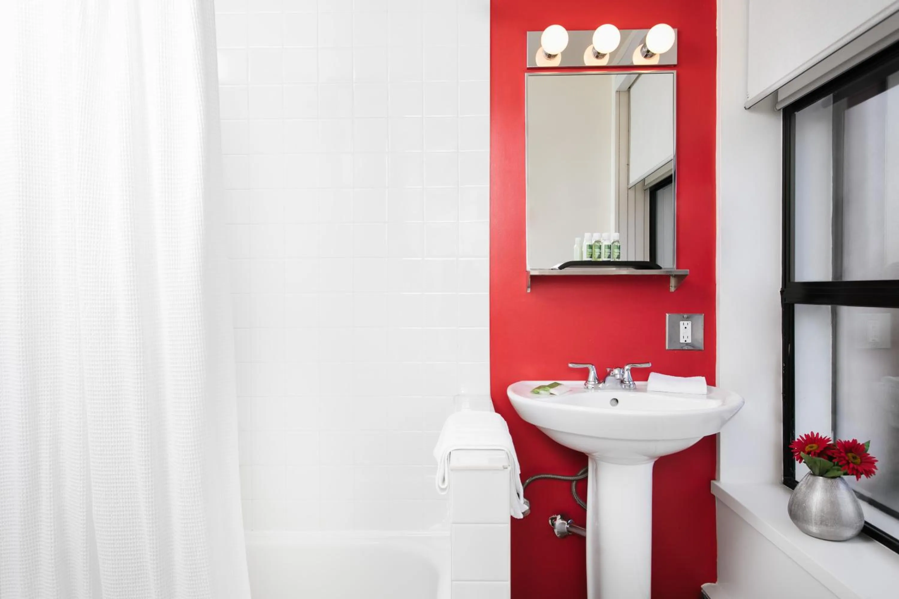 Bathroom in Moda Hotel