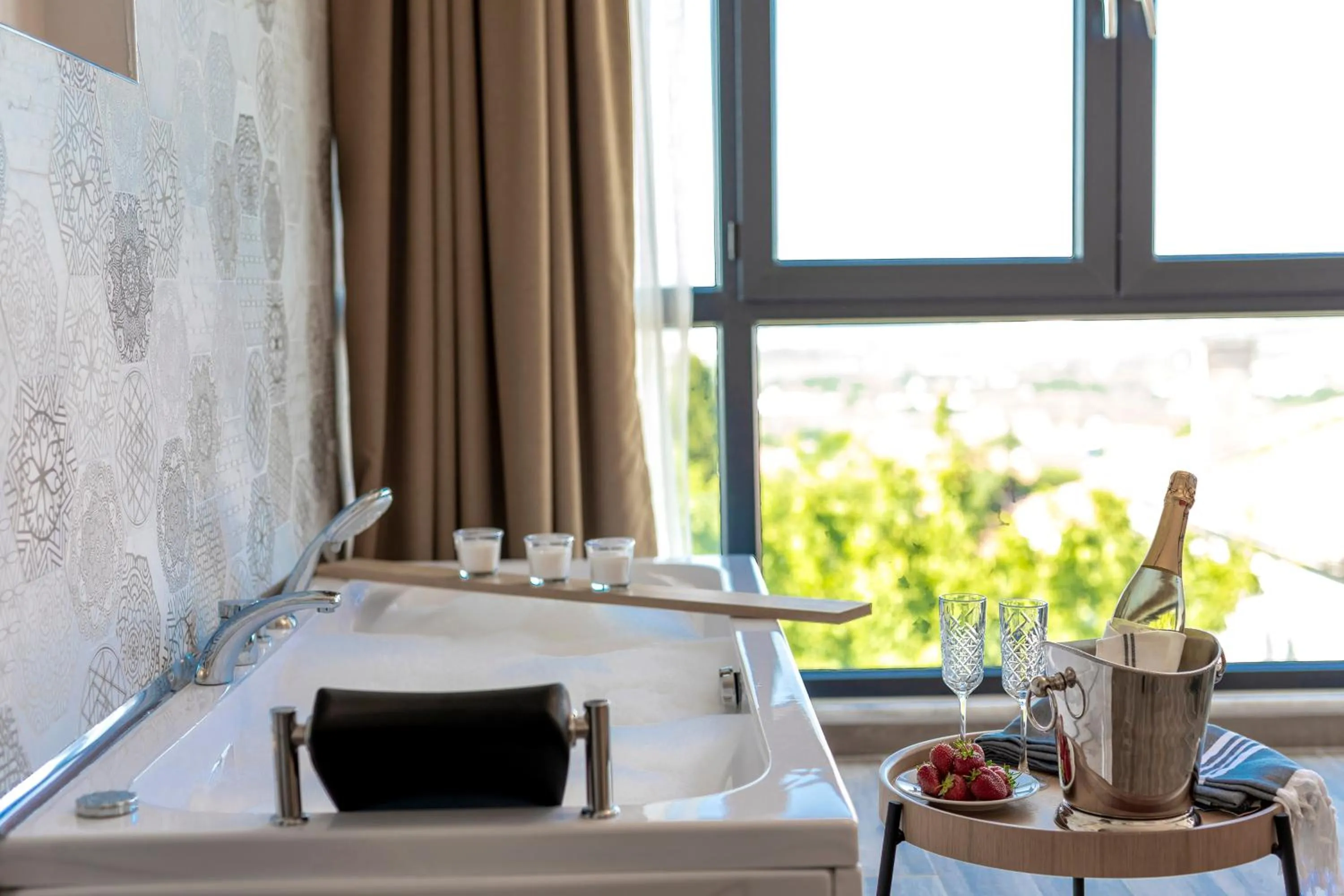 Hot Tub in LAGUN CASTLE HOTEL&SPA