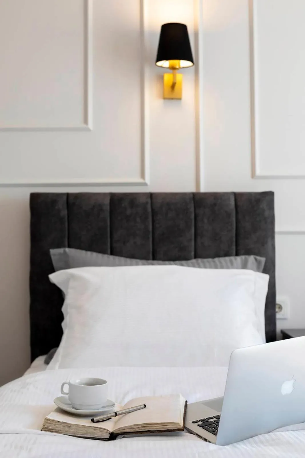 Library, Bed in LAGUN CASTLE HOTEL&SPA