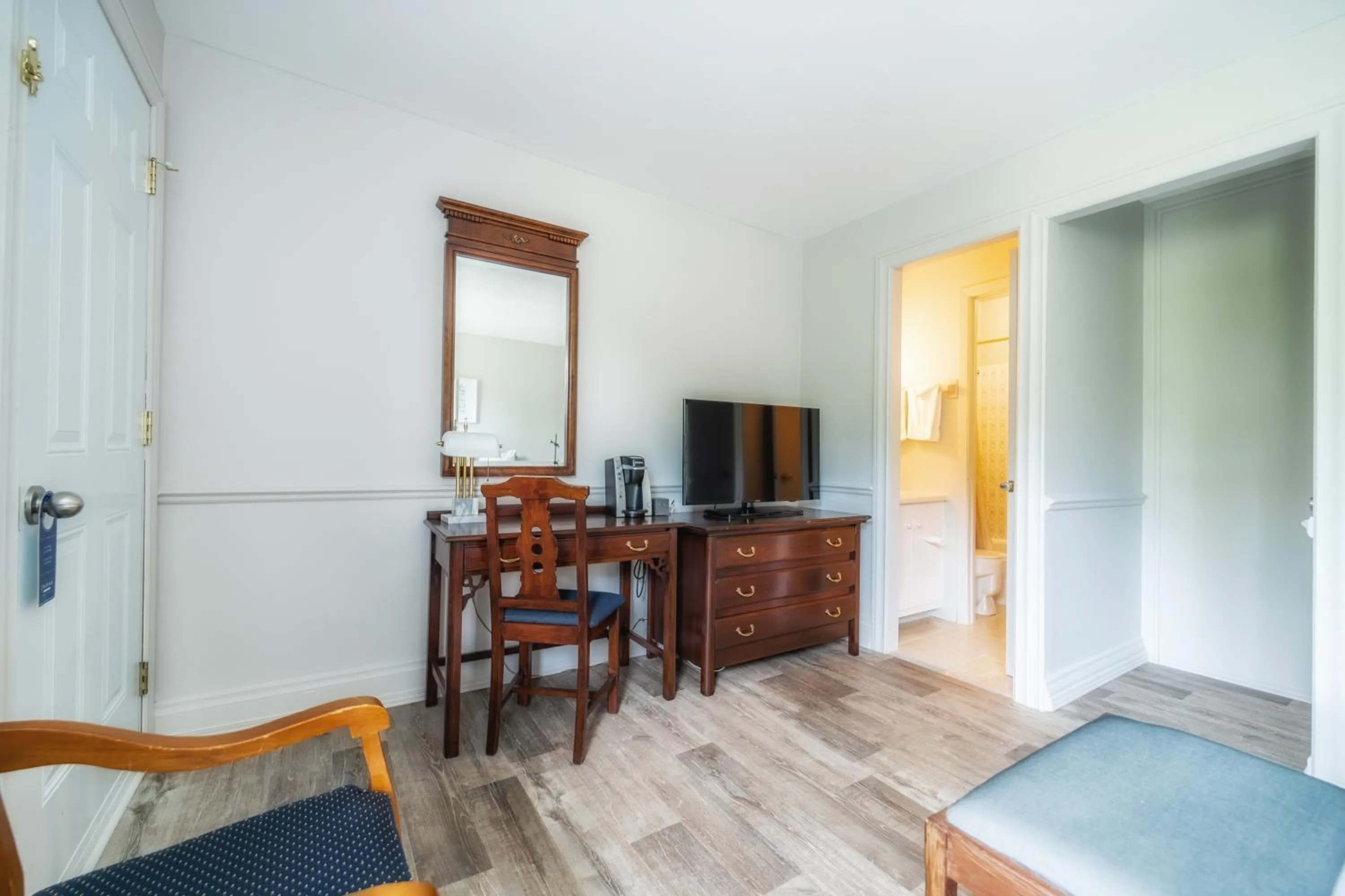 Bed in Hotel Cap-aux-Pierres