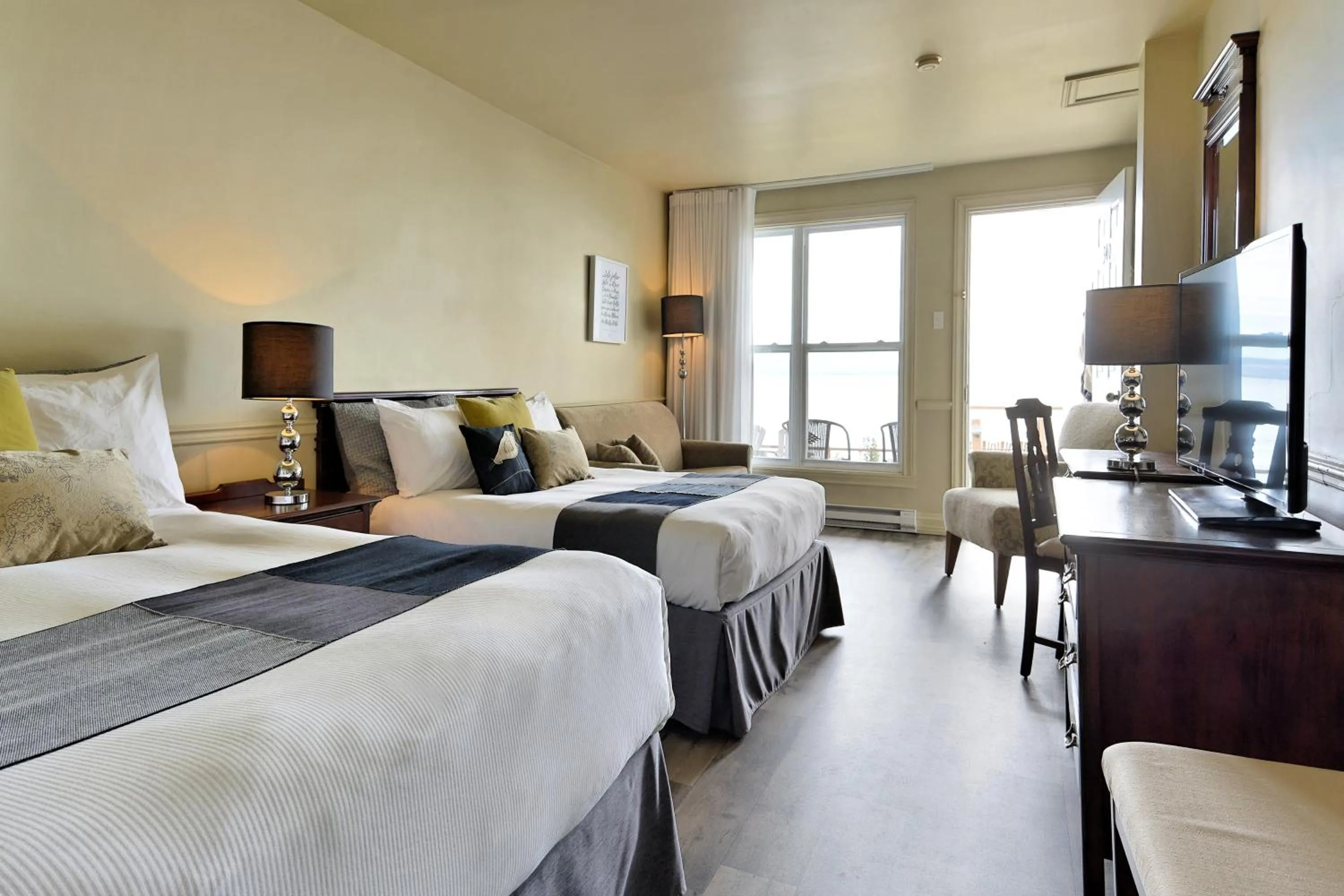 Other, Bed in Hotel Cap-aux-Pierres