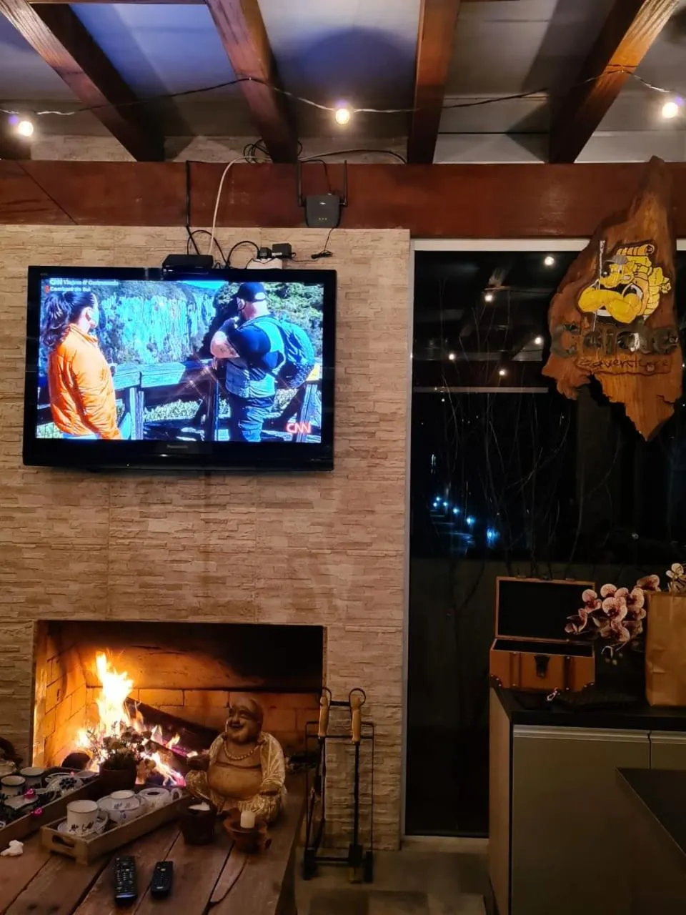 Communal lounge/ TV room in Refúgio dos Coiotes