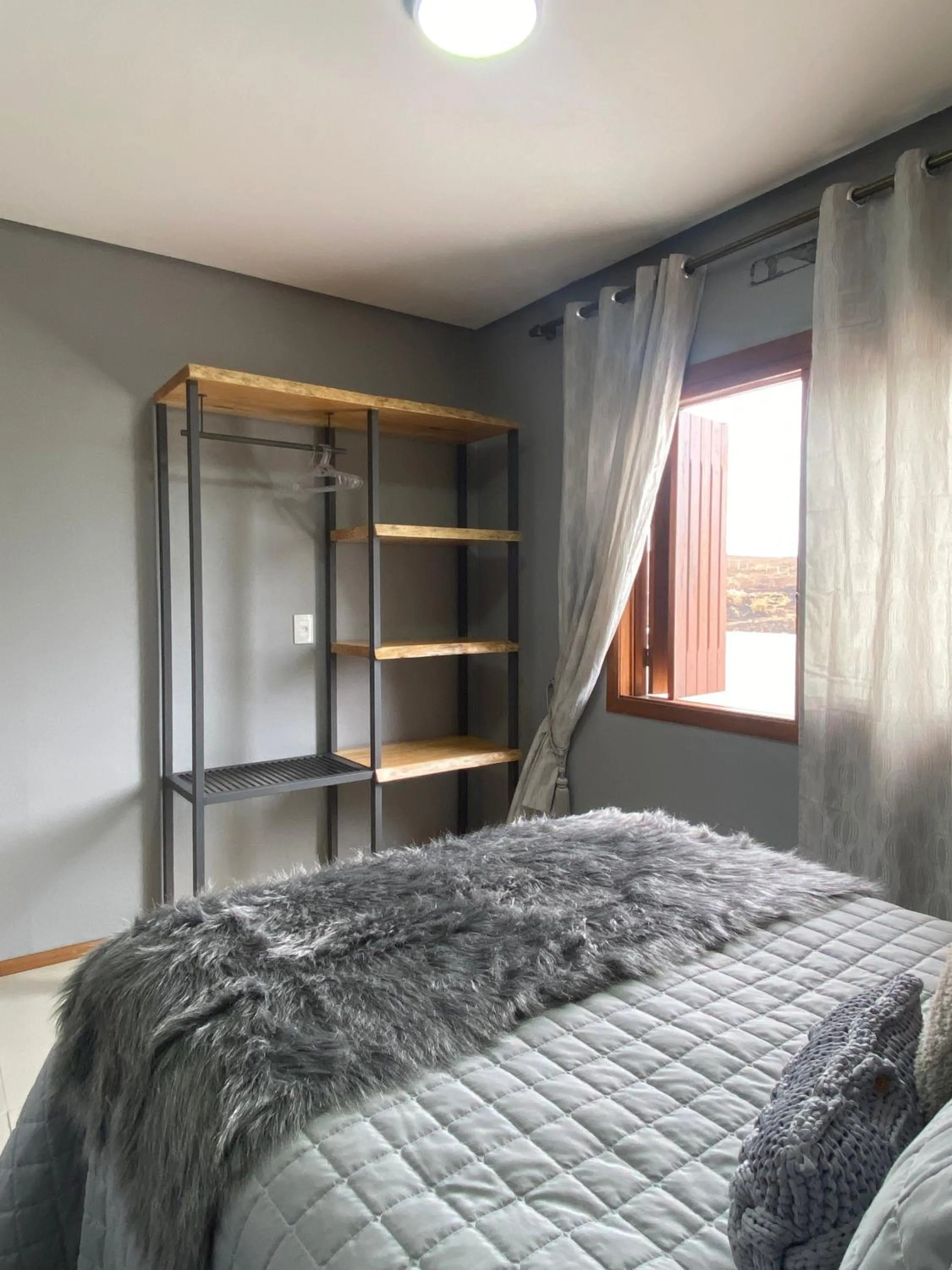 Photo of the whole room, Bed in Refúgio dos Coiotes