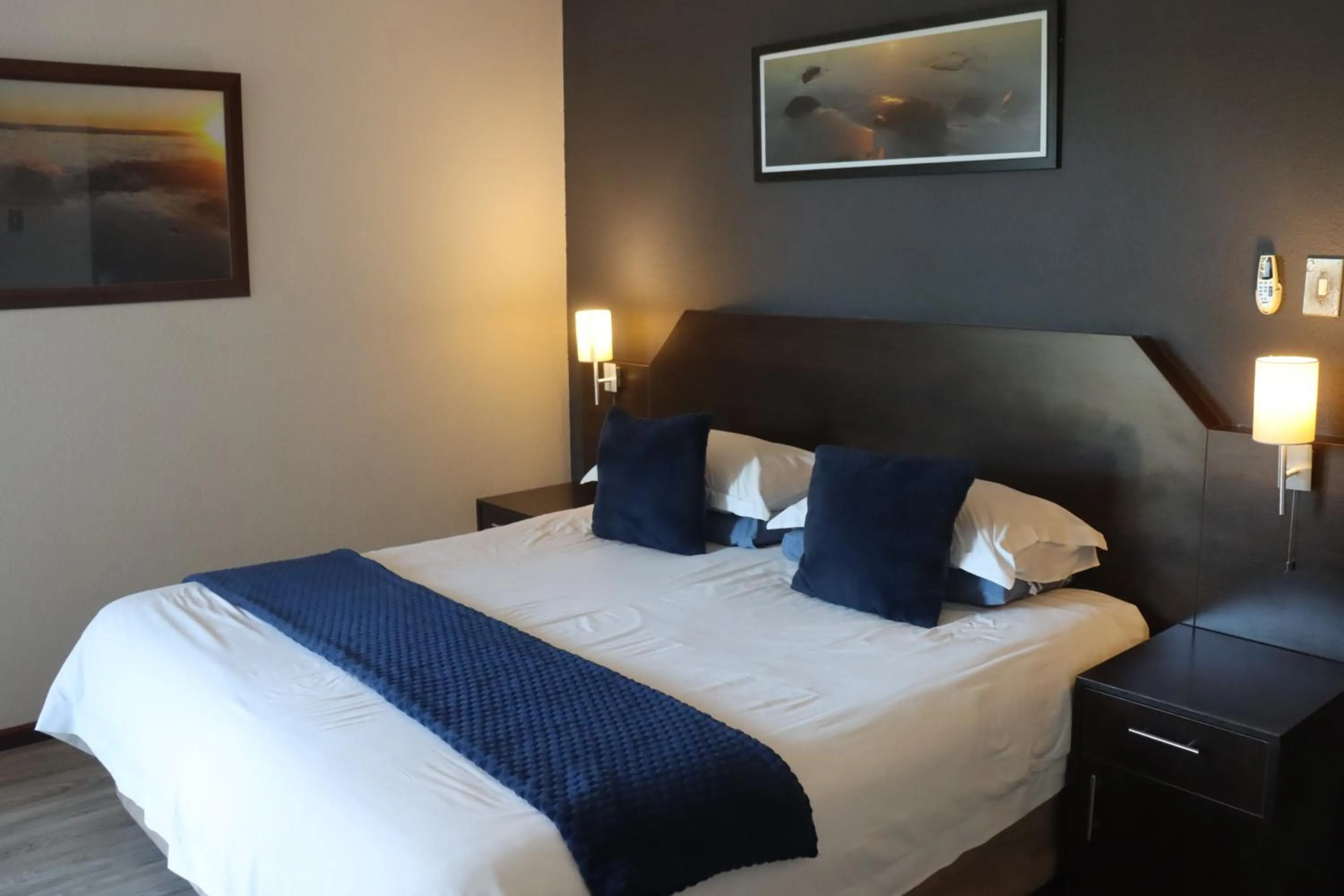 Bed in Beachwood Inn Melkbosstrand