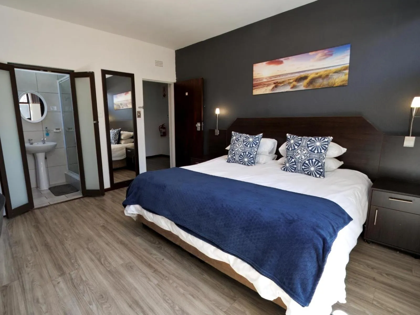 Photo of the whole room, Bed in Beachwood Inn Melkbosstrand