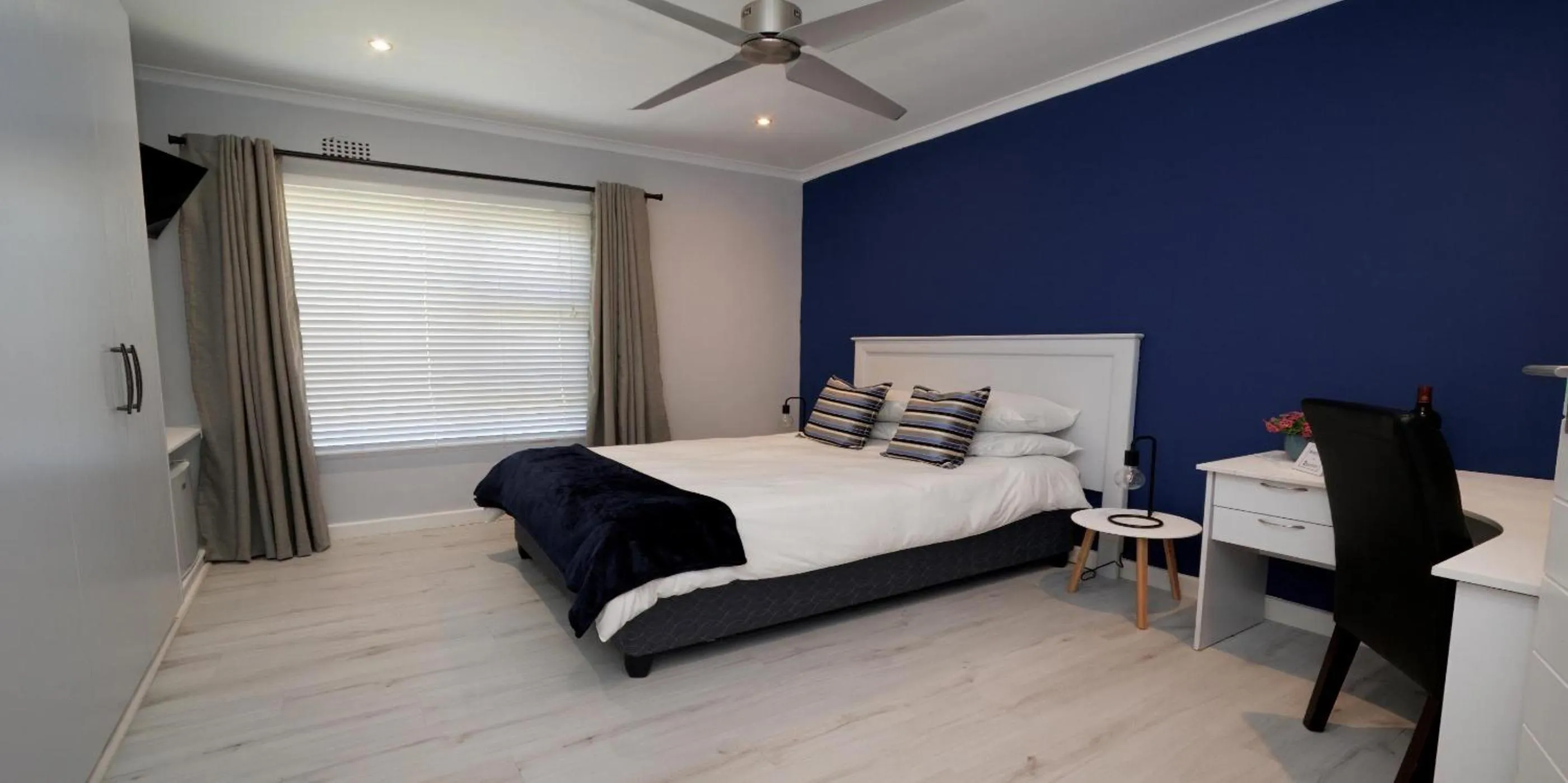 Photo of the whole room, Bed in Beachwood Inn Melkbosstrand