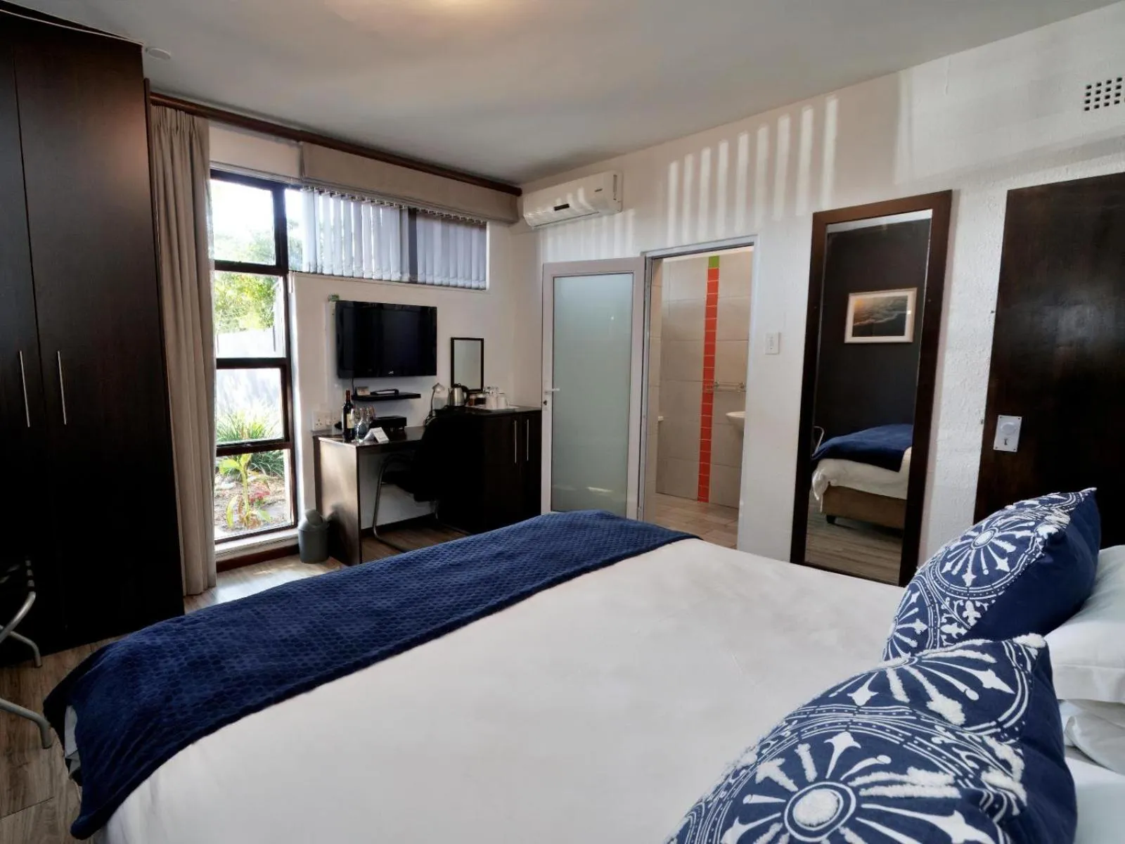 Bed in Beachwood Inn Melkbosstrand