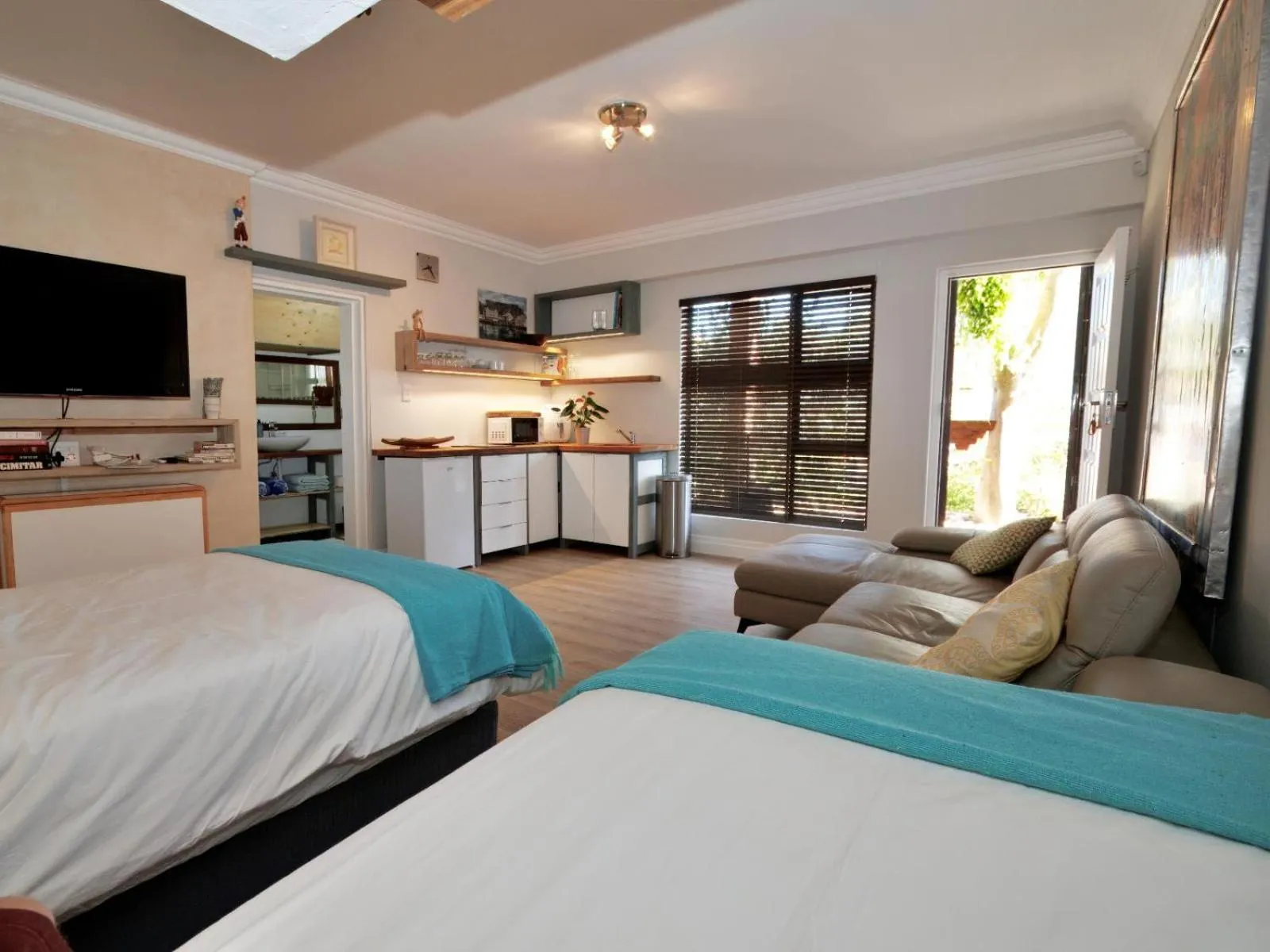 Photo of the whole room, Bed in Beachwood Inn Melkbosstrand